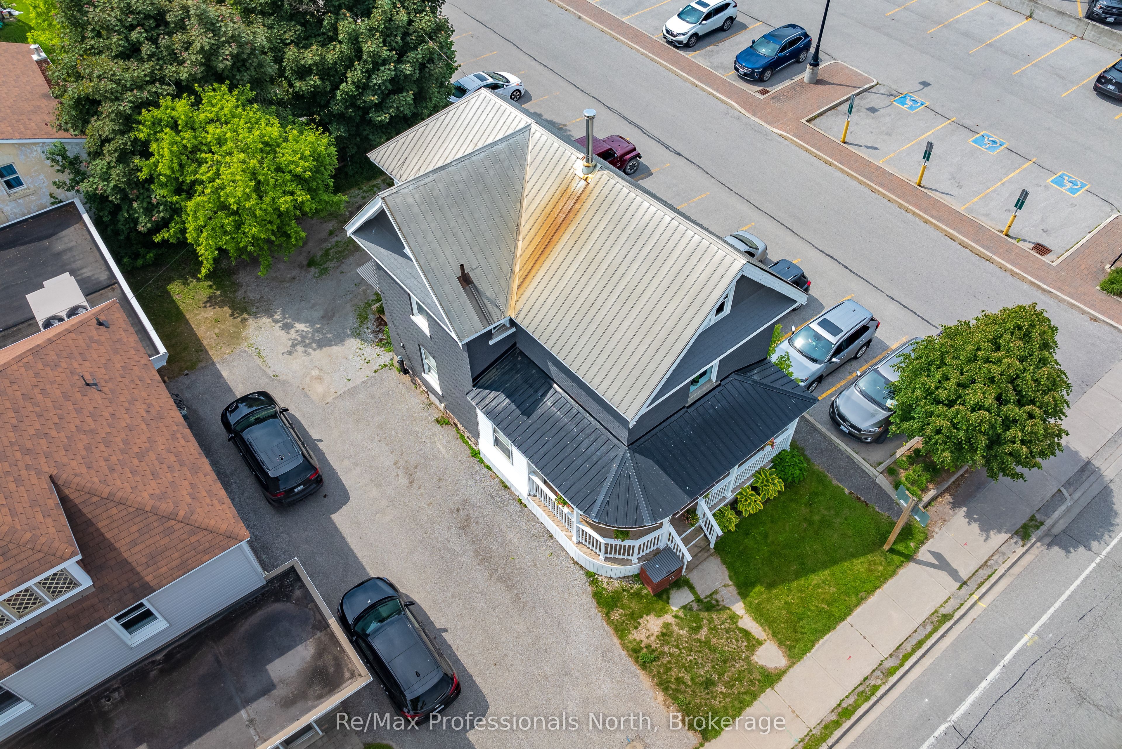 73 Coldwater St E Property Photo 38