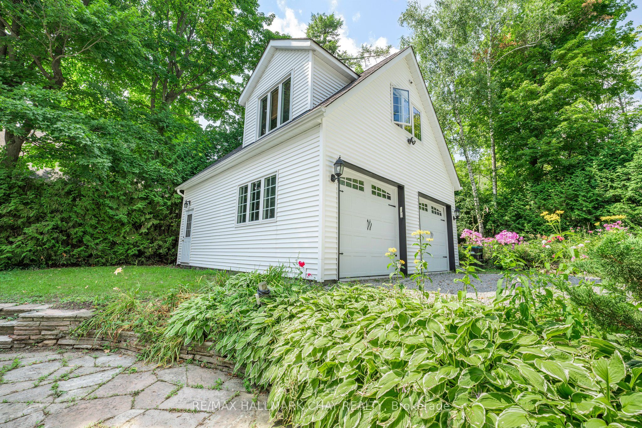 209 Bay Street Property Photo 8