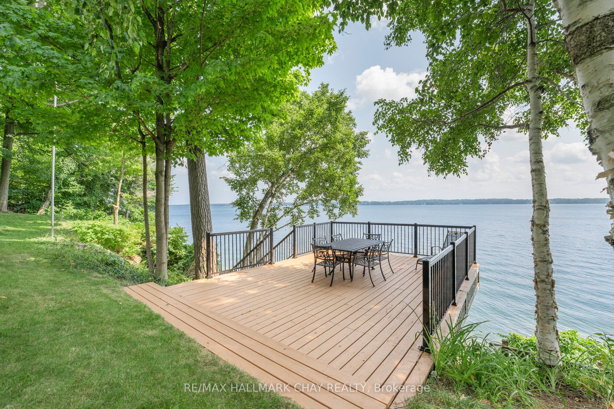 209 Bay Street Property Photo 9
