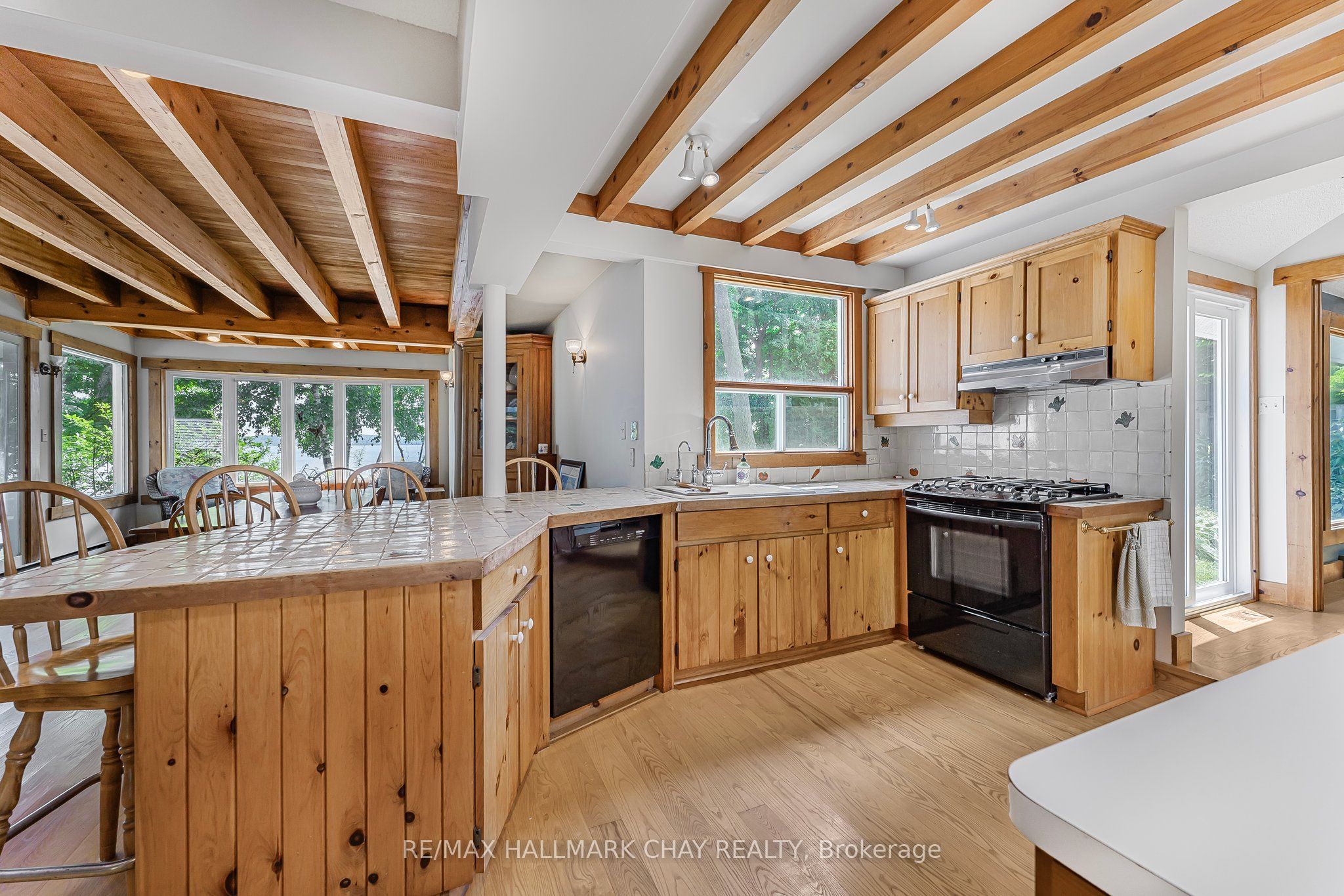 209 Bay Street Property Photo 16