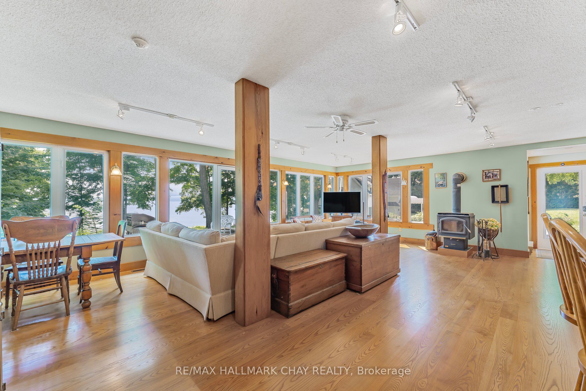 209 Bay Street Property Photo 45