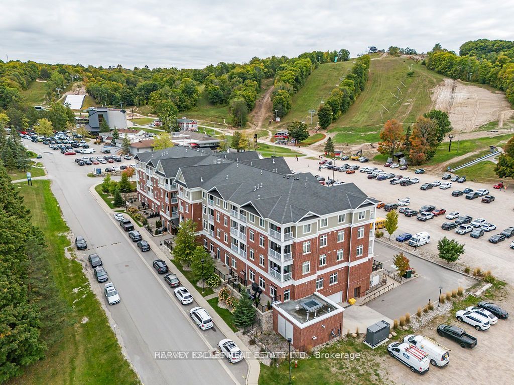 #416 - 40 Horseshoe Boulevard Property Photo 1