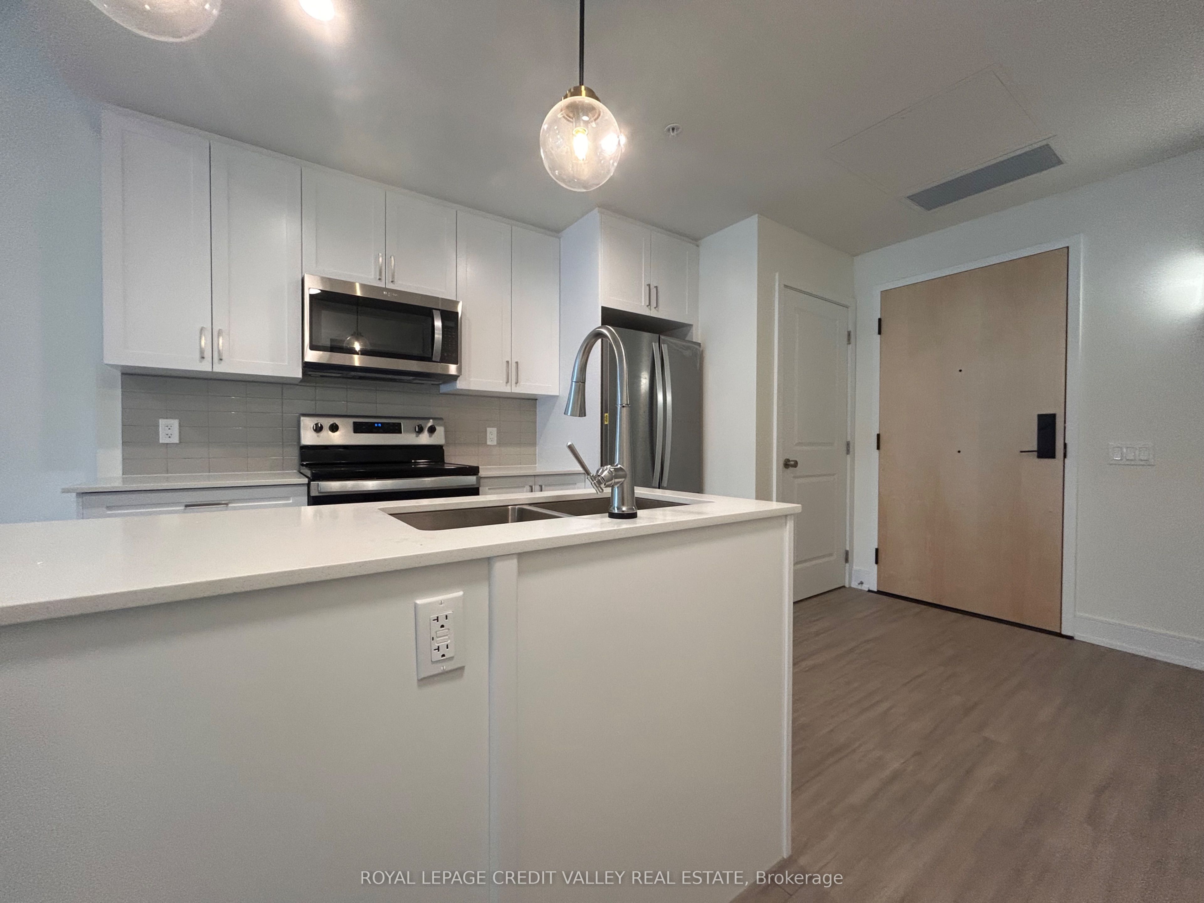 121 Mary Street 201 Property Photo 5