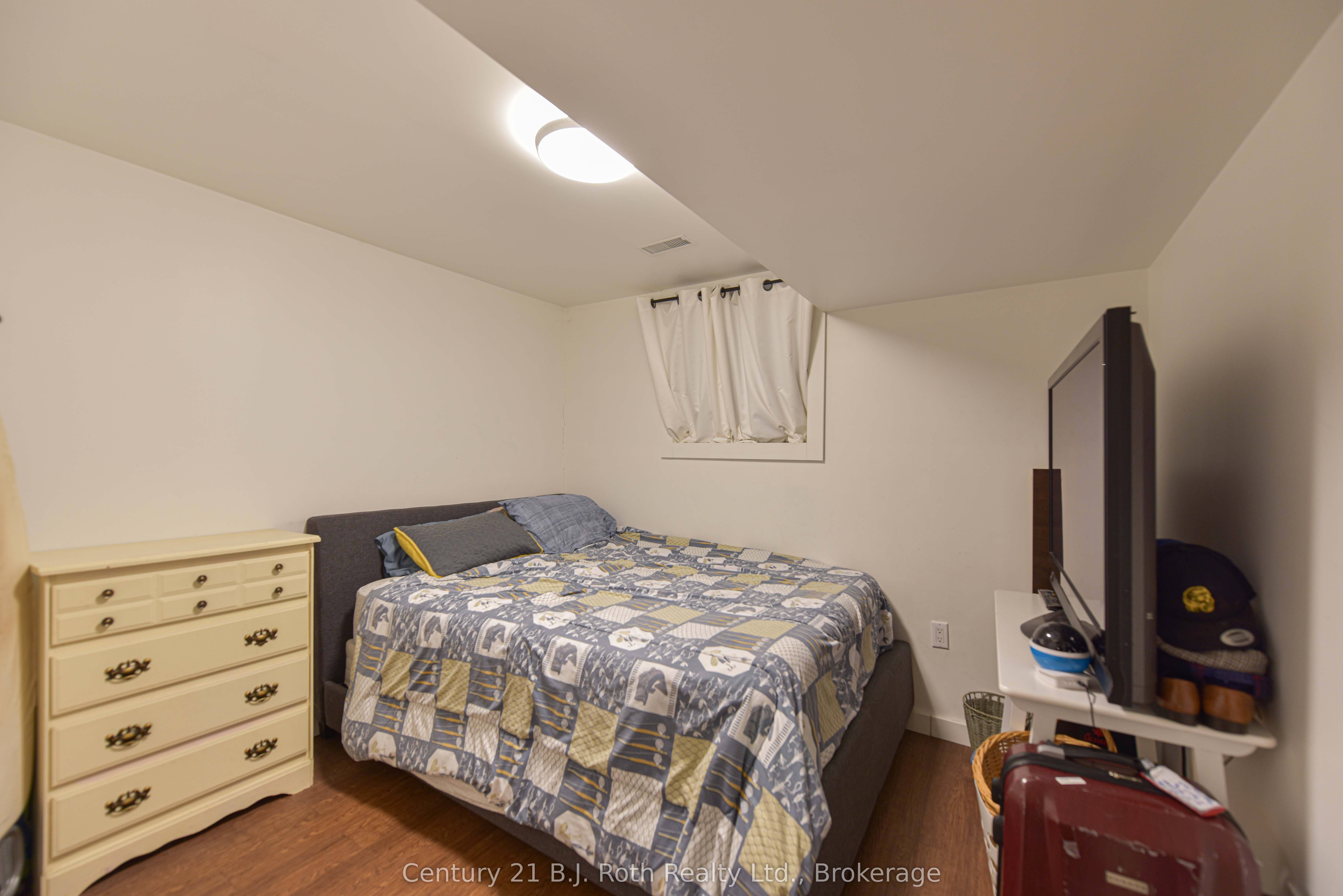 311 James Street E Property Photo 23
