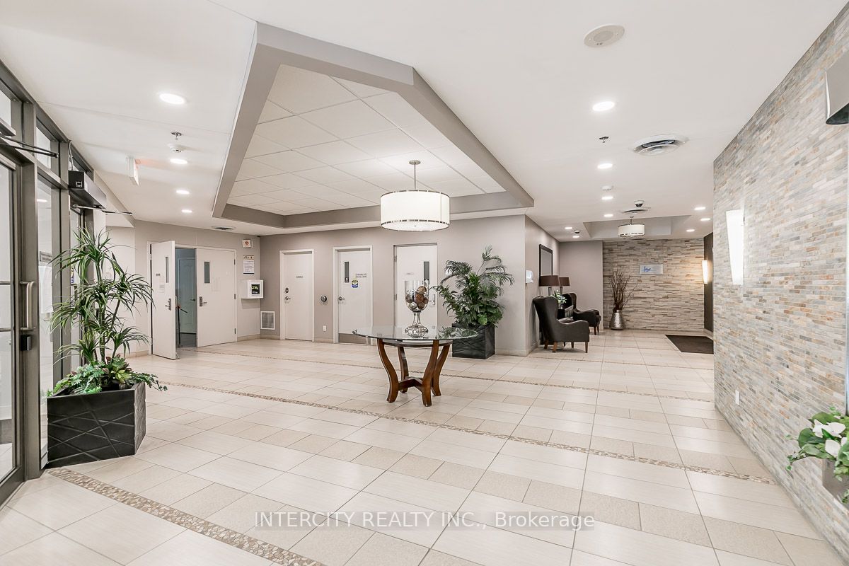 699 Aberdeen Boulevard W 407 Property Photo 2