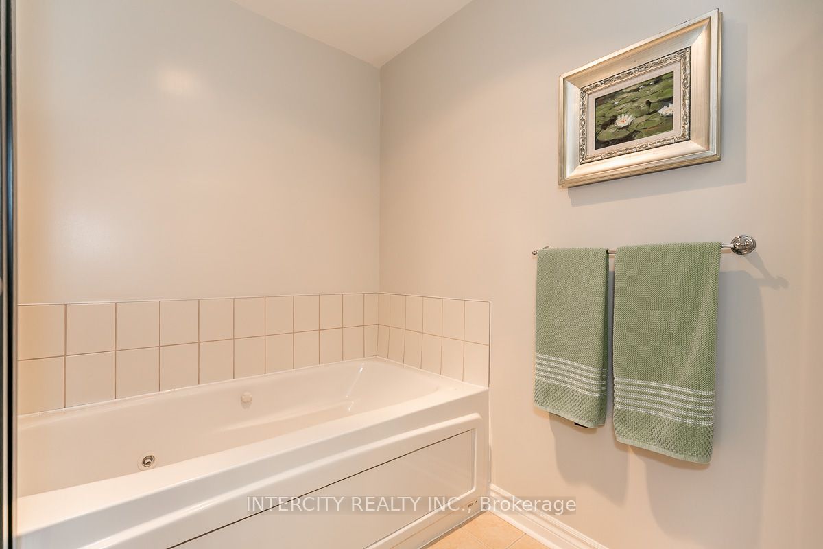 699 Aberdeen Boulevard W 407 Property Photo 13