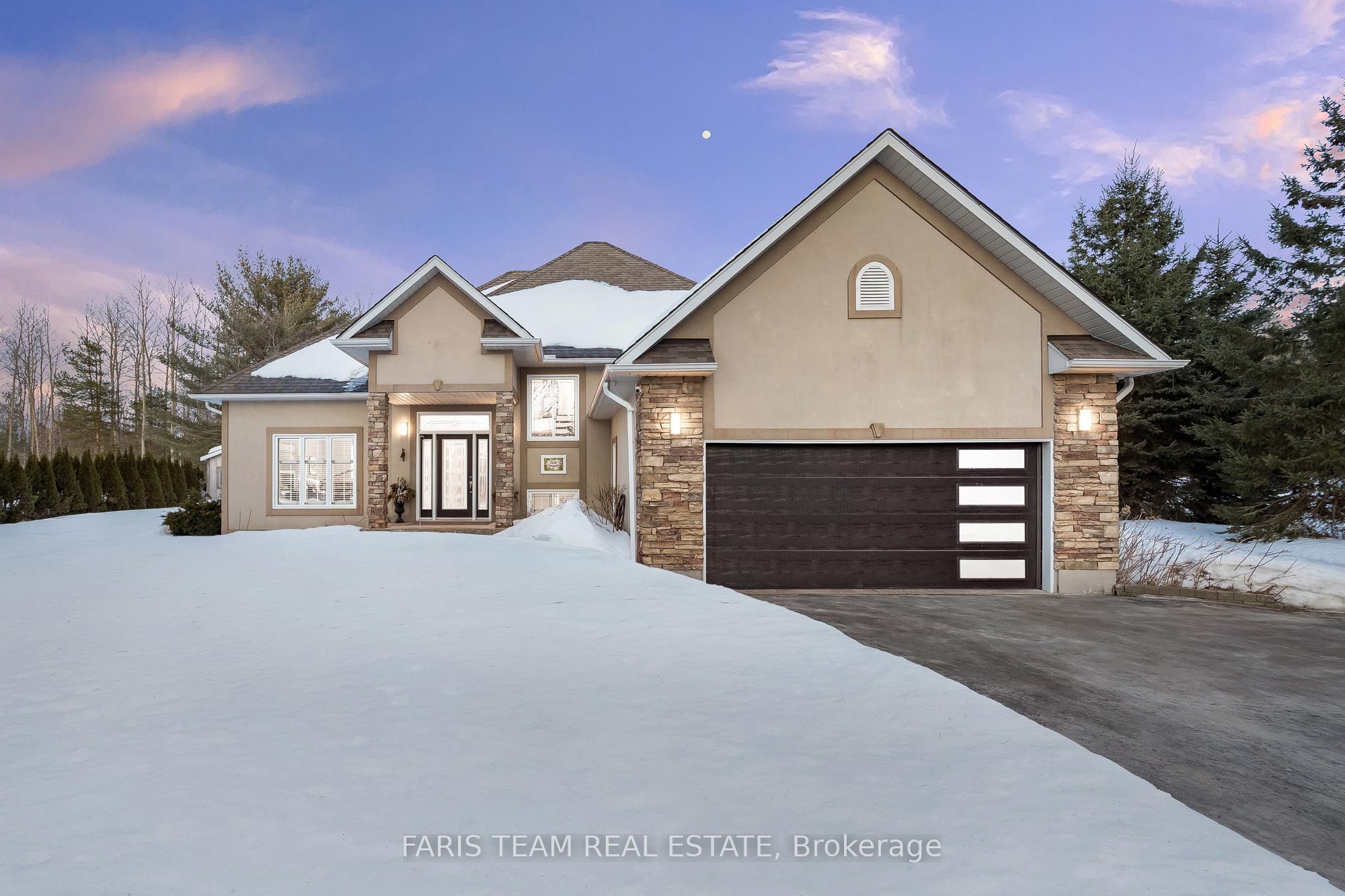 127 Goldfinch Cres Property Photo