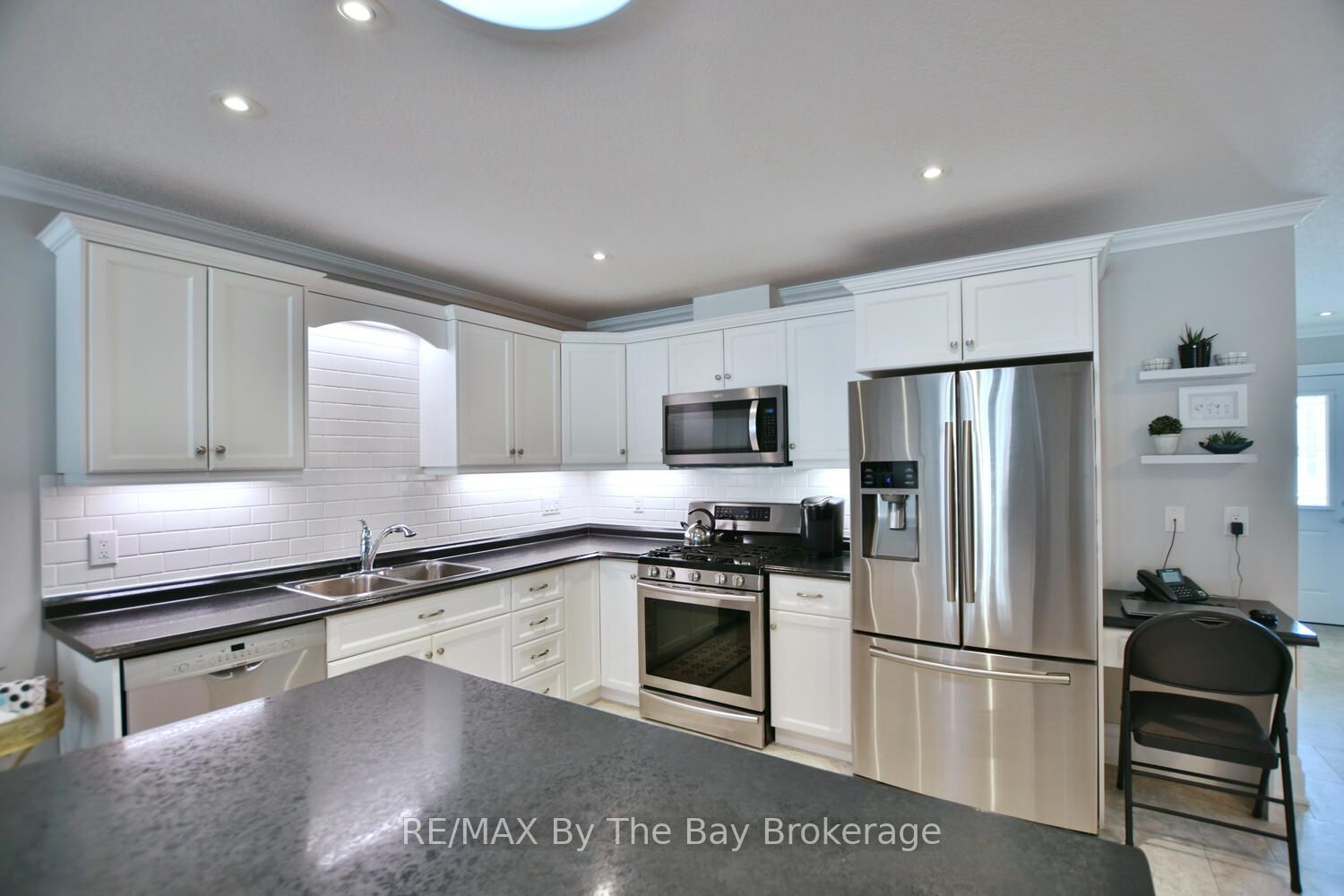 12 Garden Grove Crescent Property Photo 6