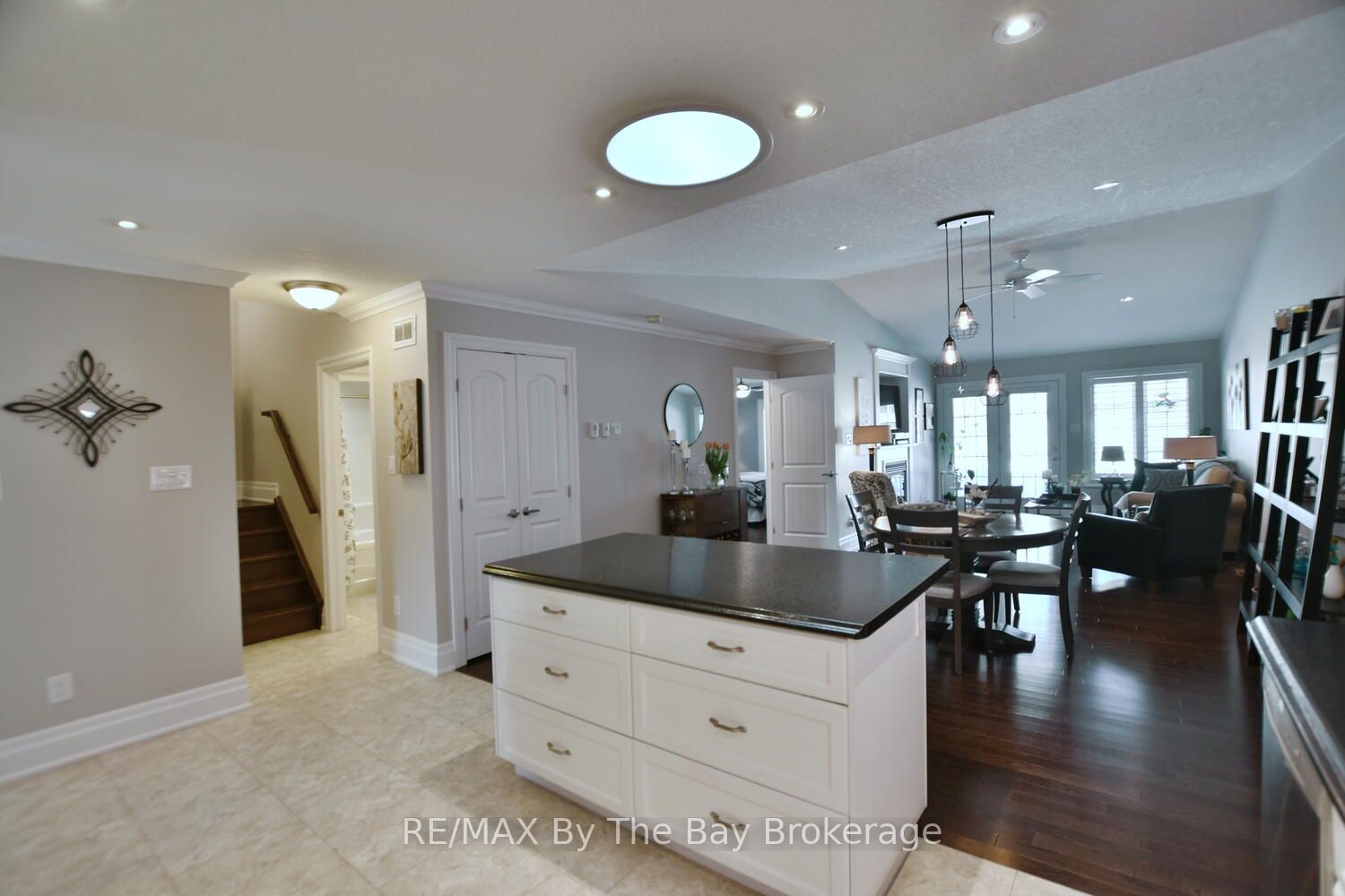 12 Garden Grove Crescent Property Photo 7