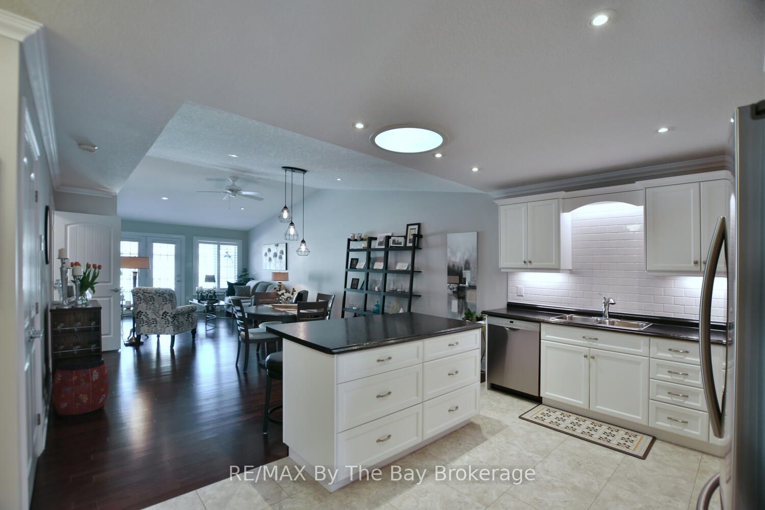 12 Garden Grove Crescent Property Photo 8