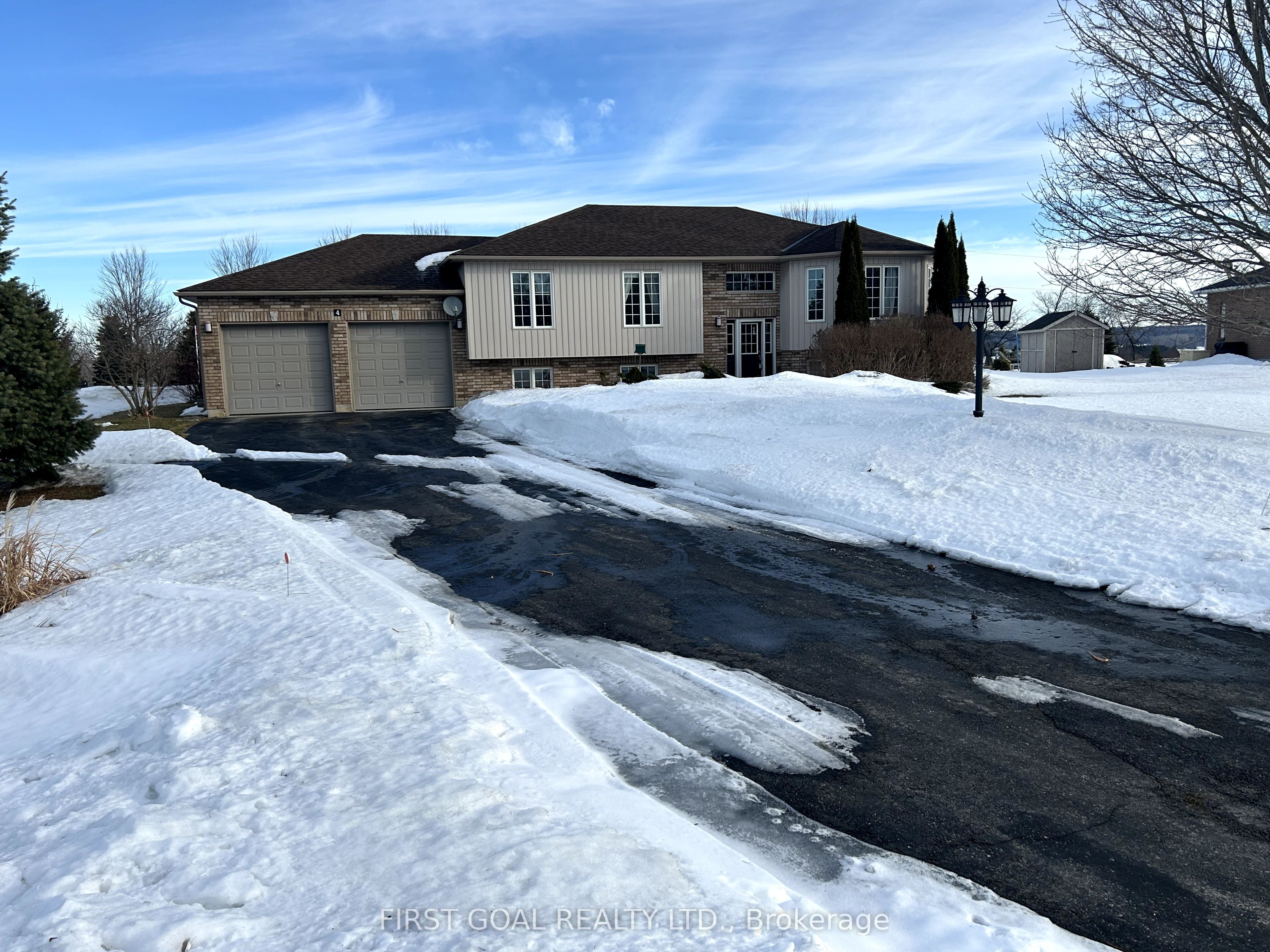 4 Mcdougall Ct Property Photo