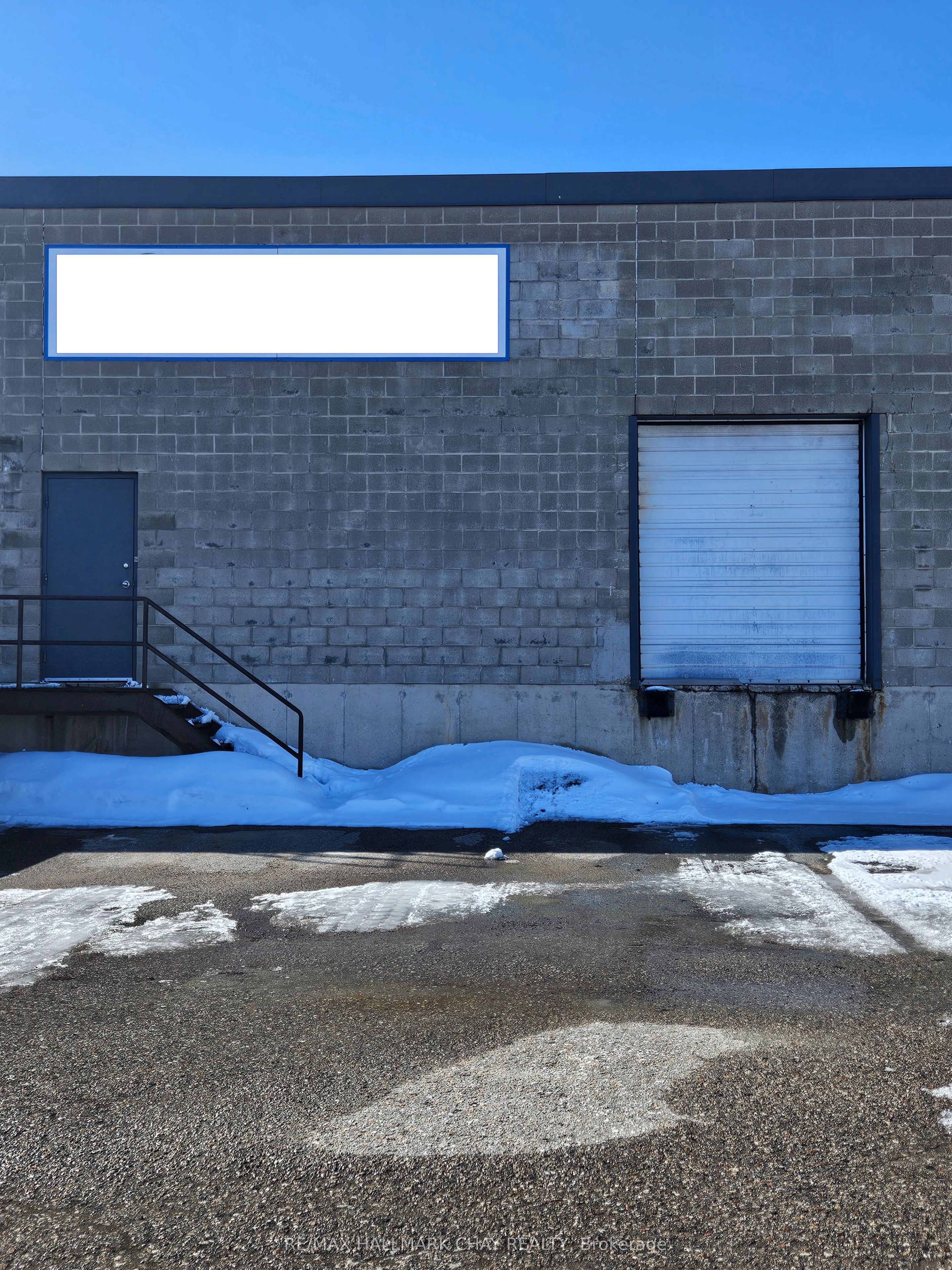 #3 - 90 Saunders Road Property Photo 8