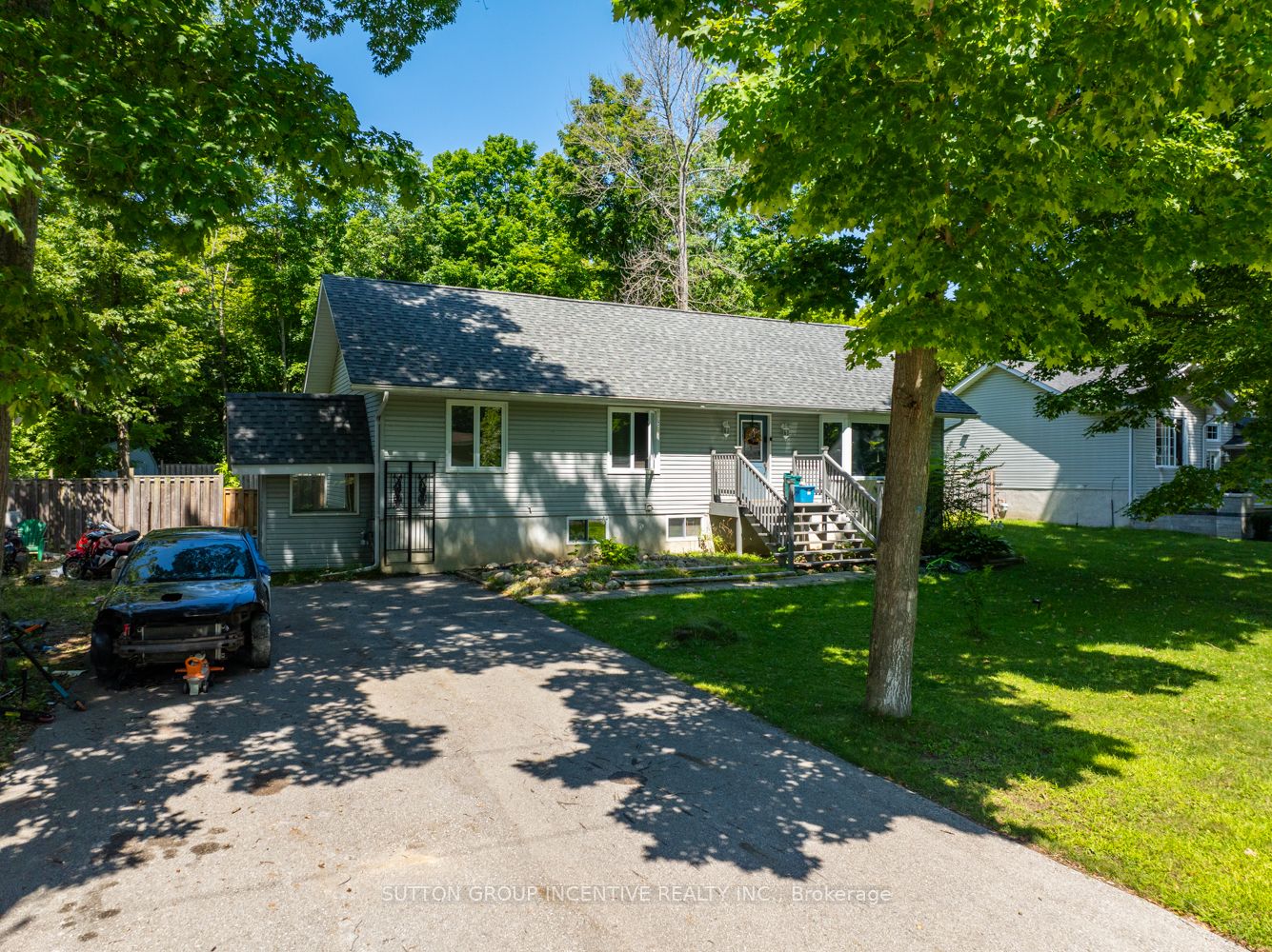 37 St. Laurent Boulevard Property Photo 1
