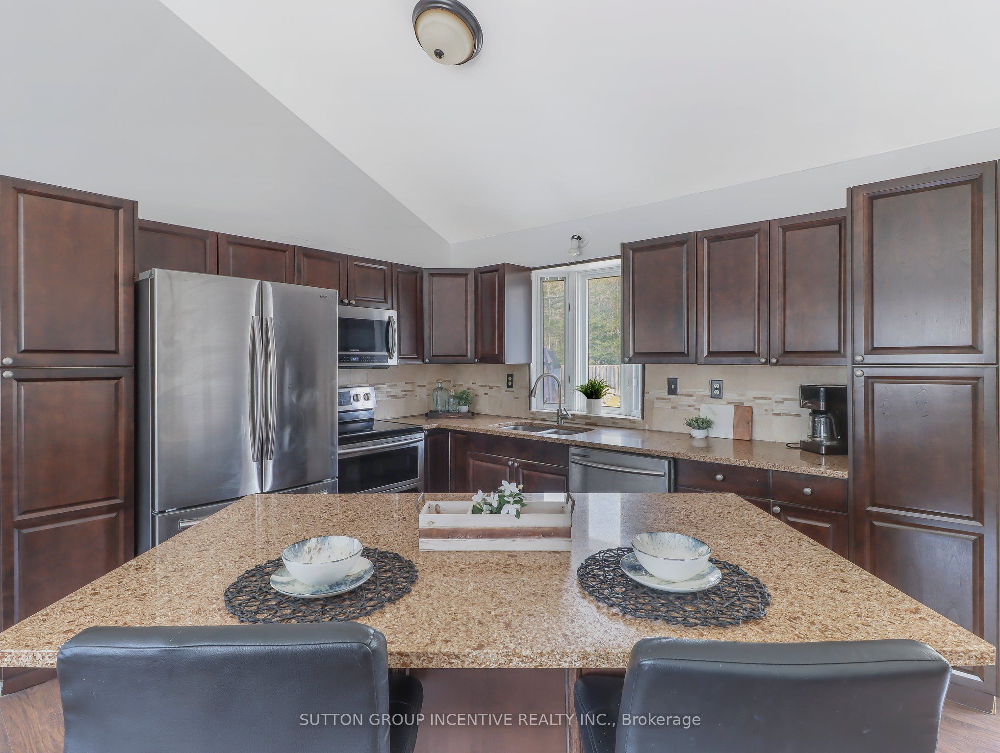 37 St. Laurent Boulevard Property Photo 9