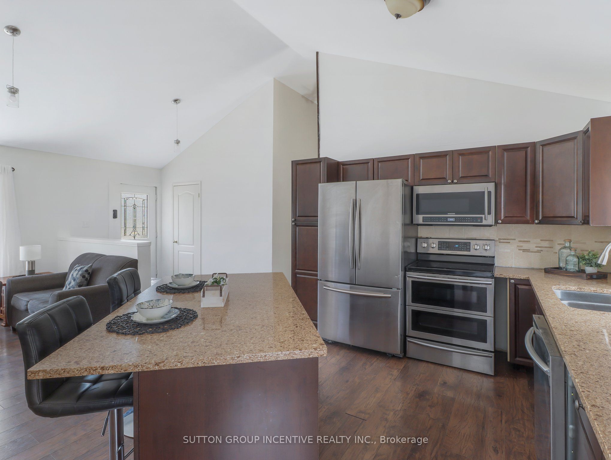37 St. Laurent Boulevard Property Photo 10