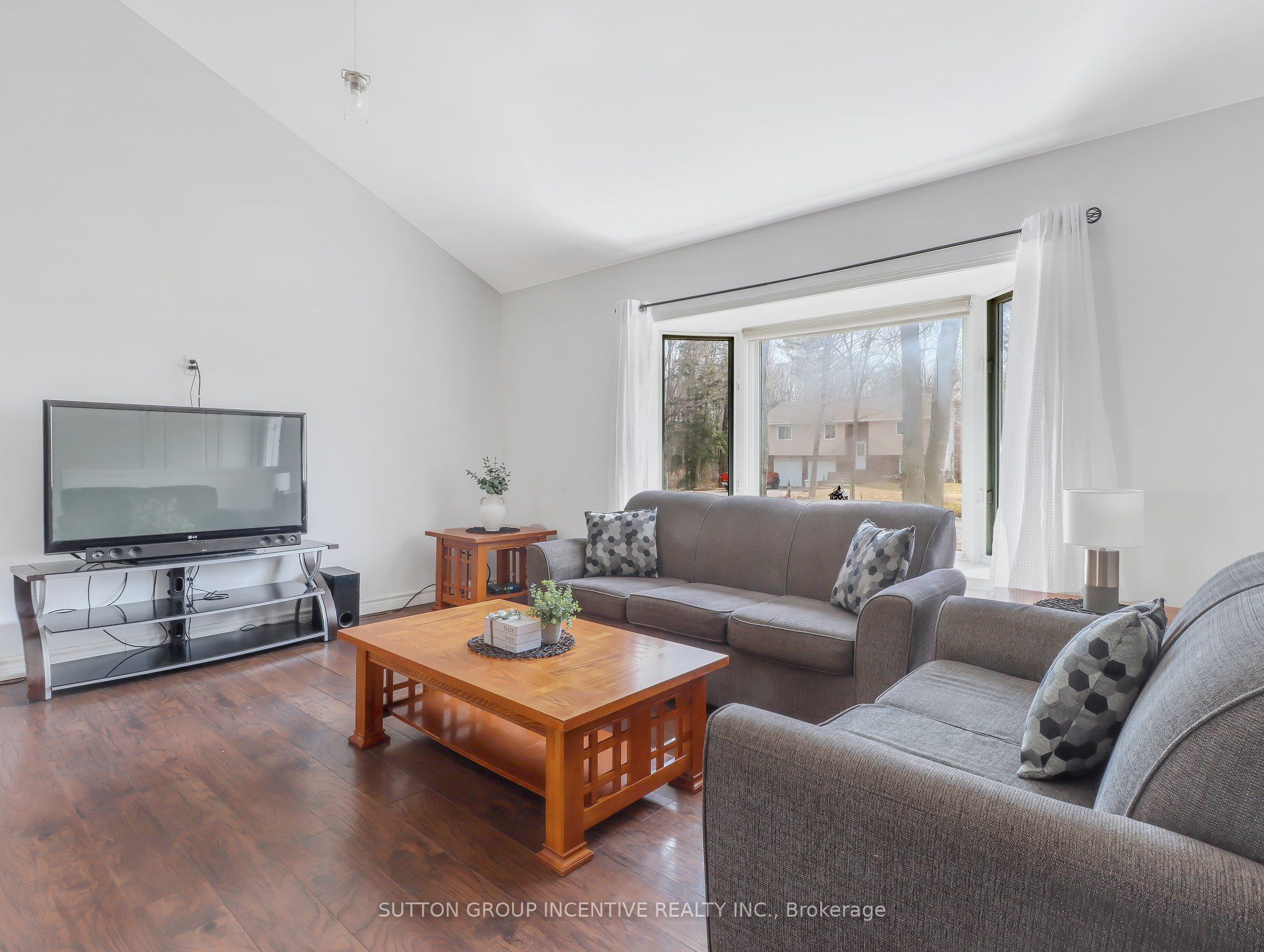 37 St. Laurent Boulevard Property Photo 12