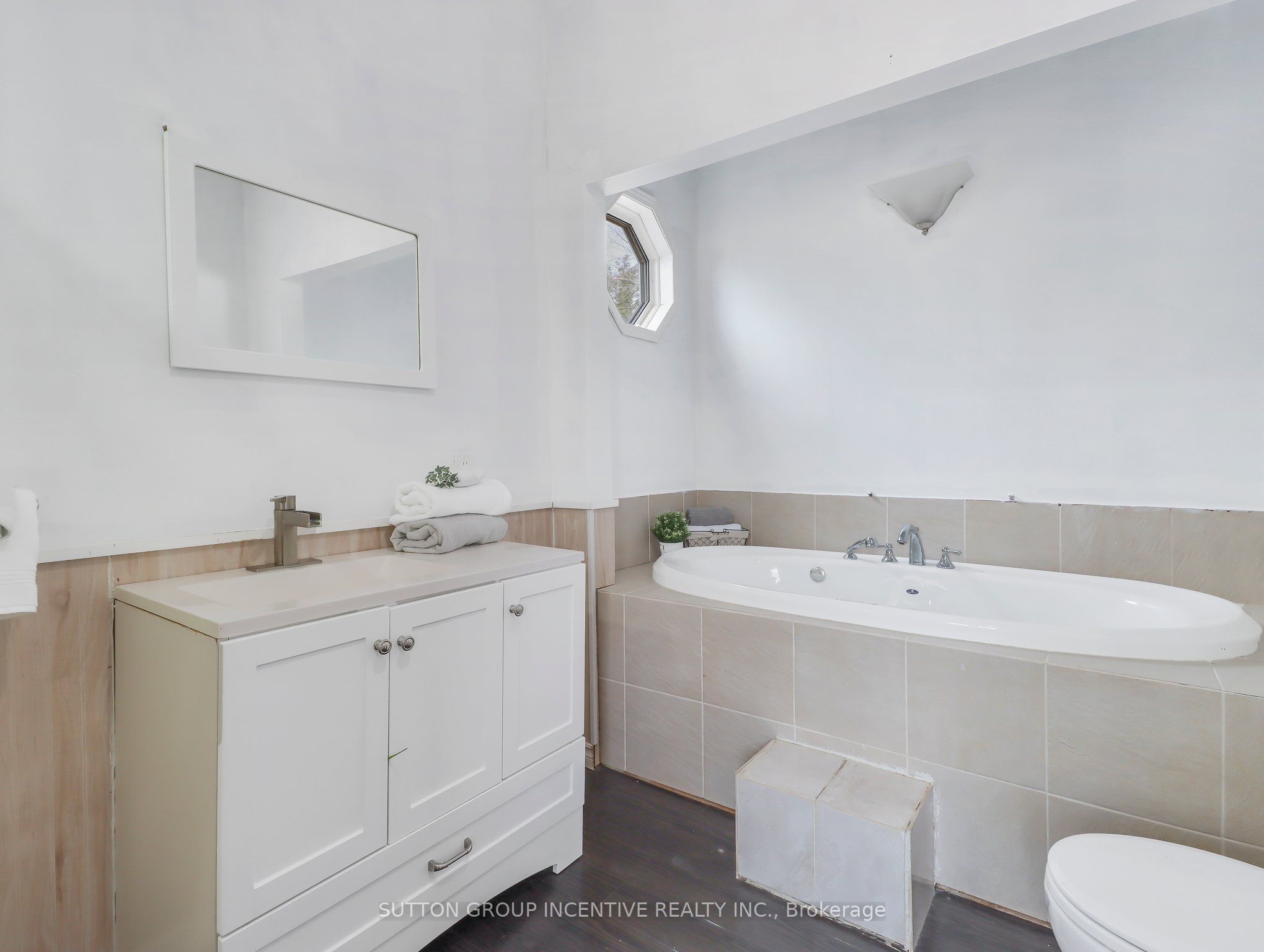 37 St. Laurent Boulevard Property Photo 18