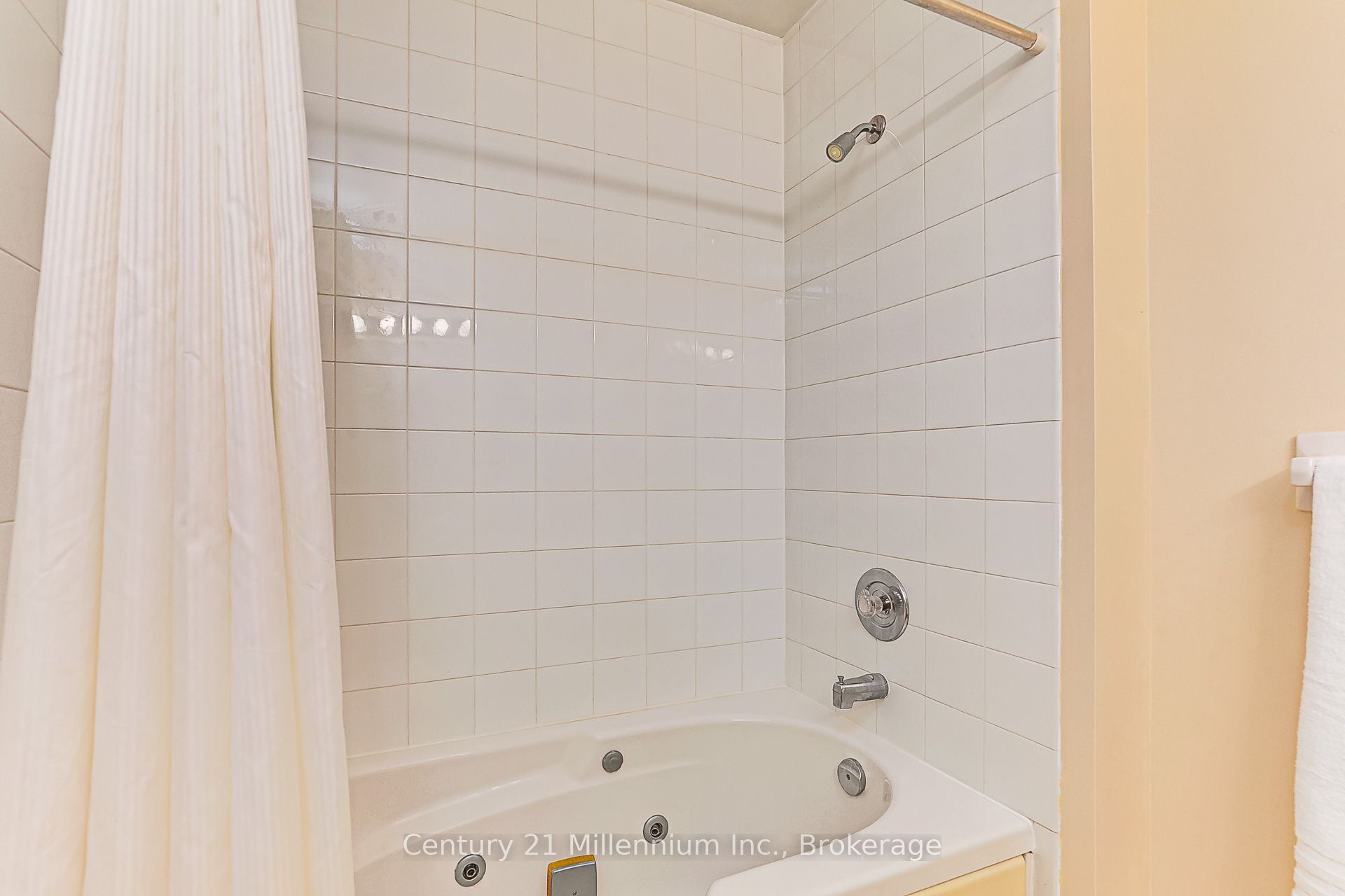 #32 - 44 Trott Boulevard Property Photo 24