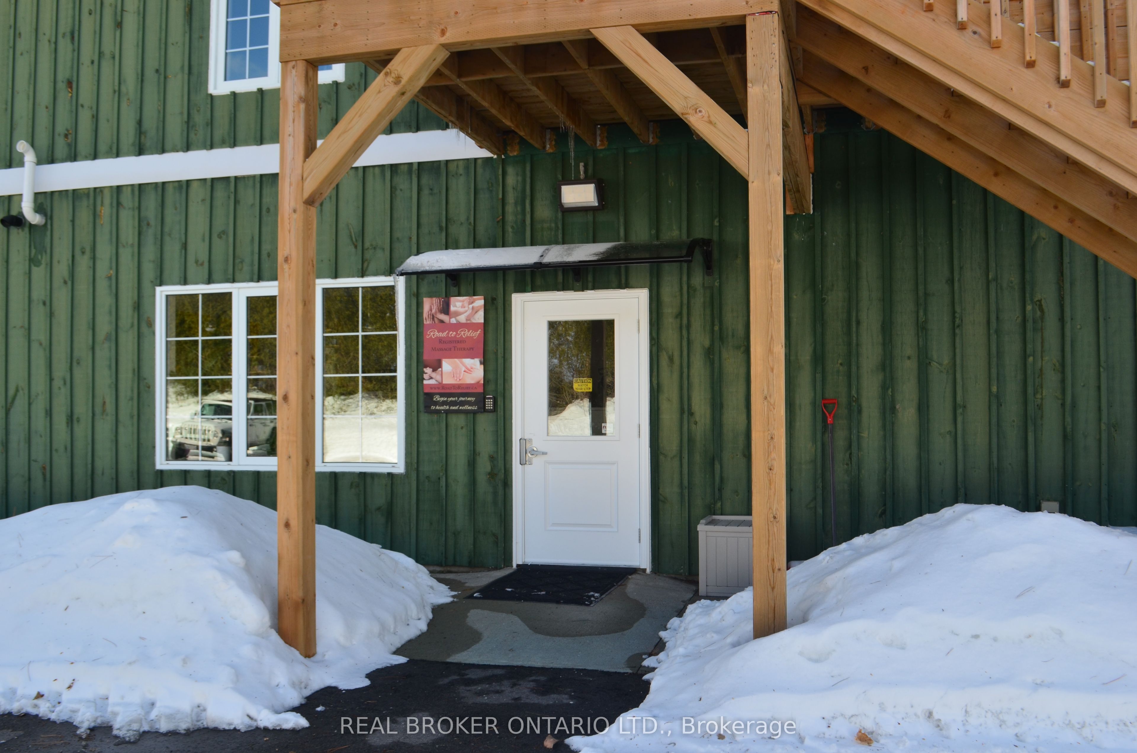 #3 - 213 Horseshoe Valley Road Property Photo 3