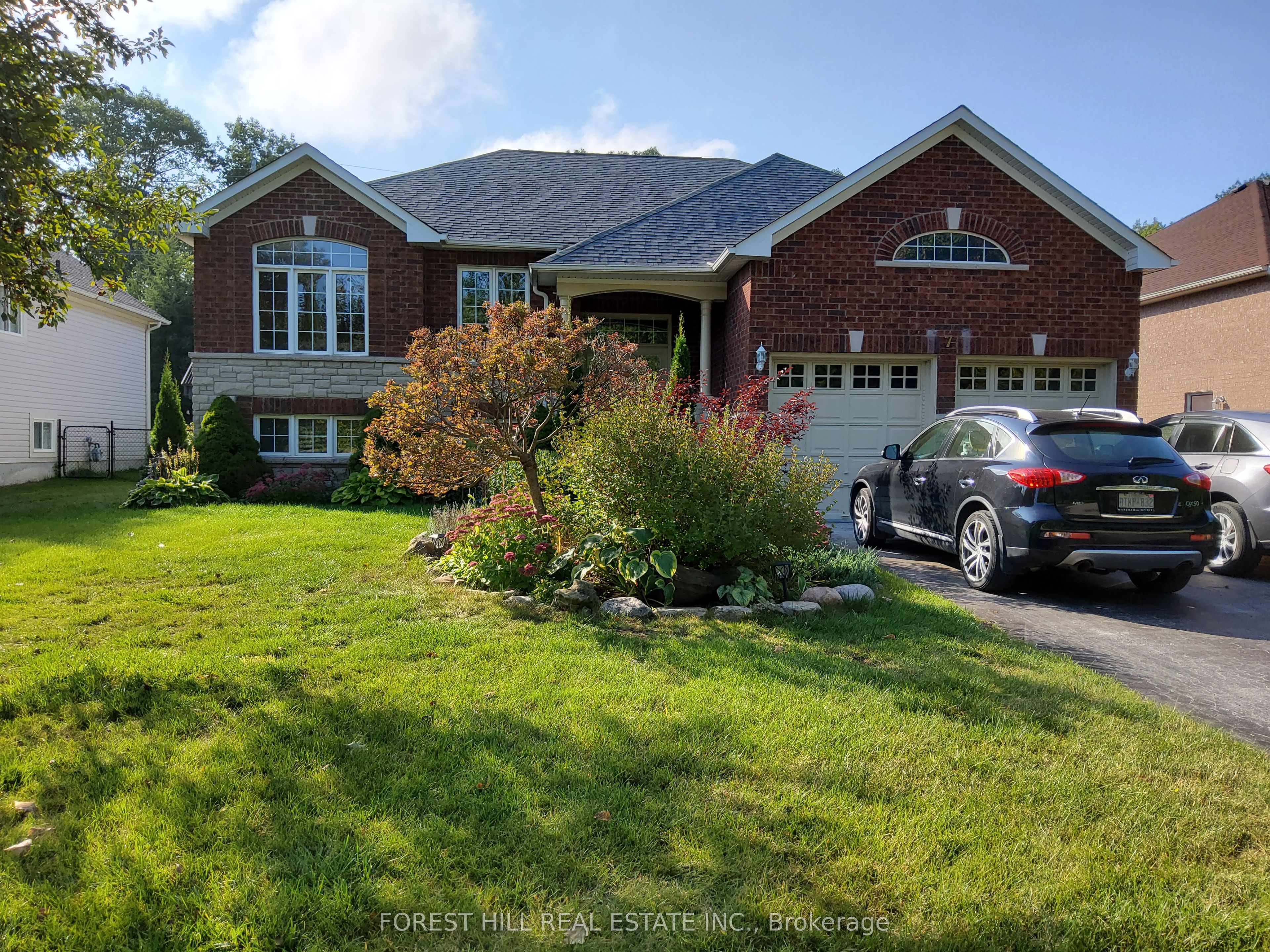 7 Tamarack Way Property Photo 1