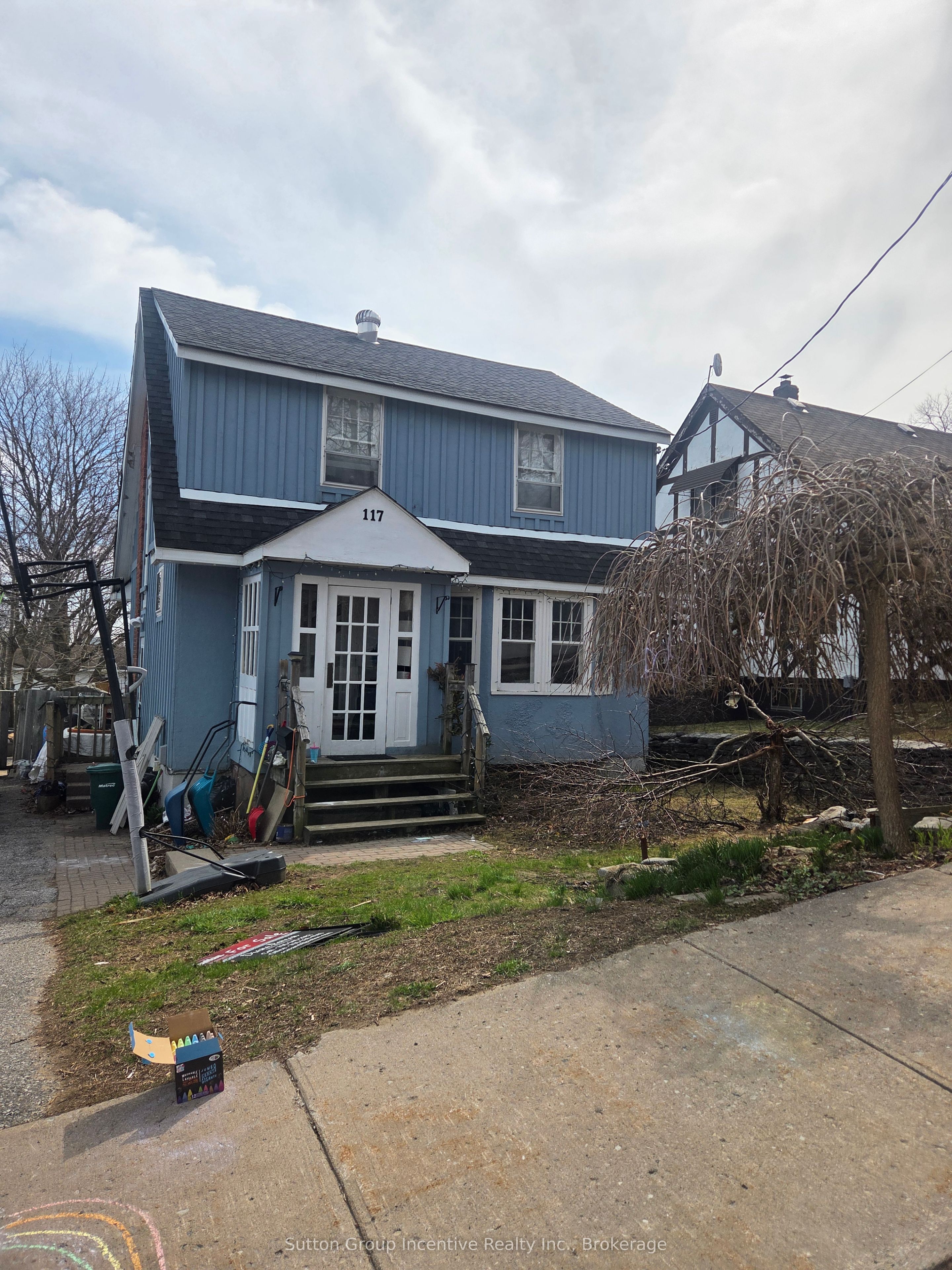 117 Penetang Street Property Photo