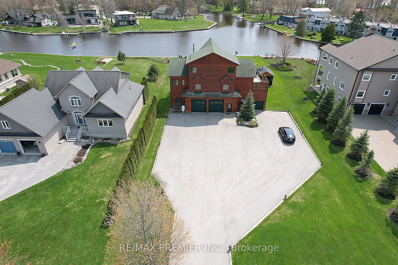 31 Paradise Boulevard Property Photo