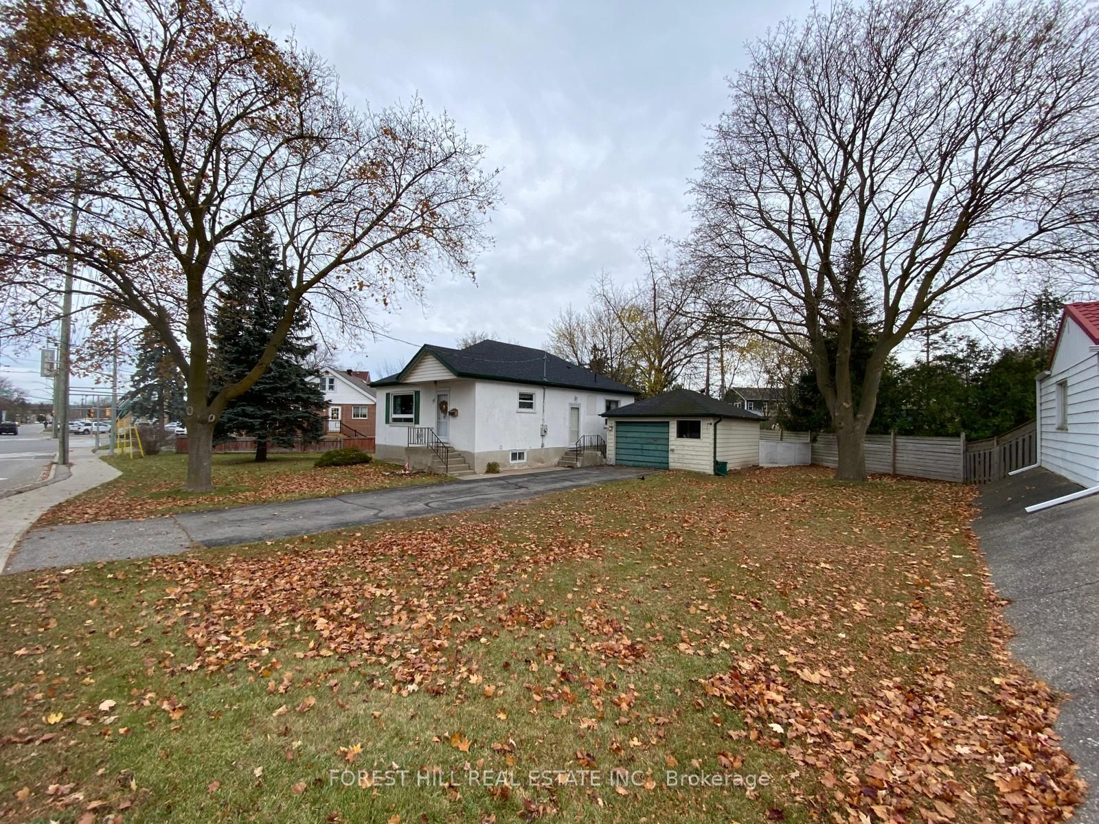 321 Innisfil Street Property Photo 4