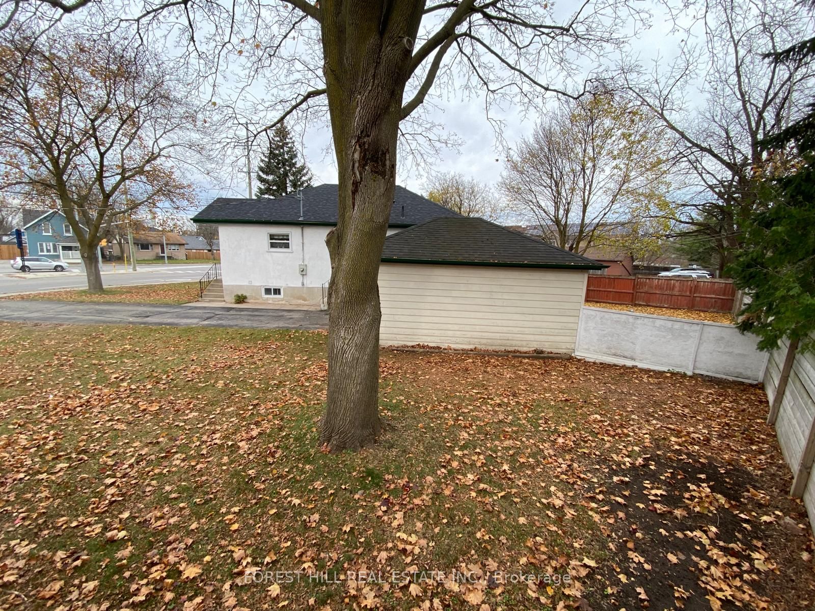 321 Innisfil Street Property Photo 5