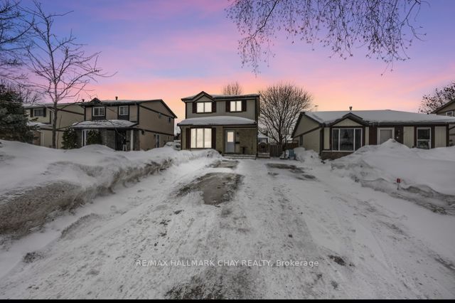 12 Bronte Crescent Property Photo 1