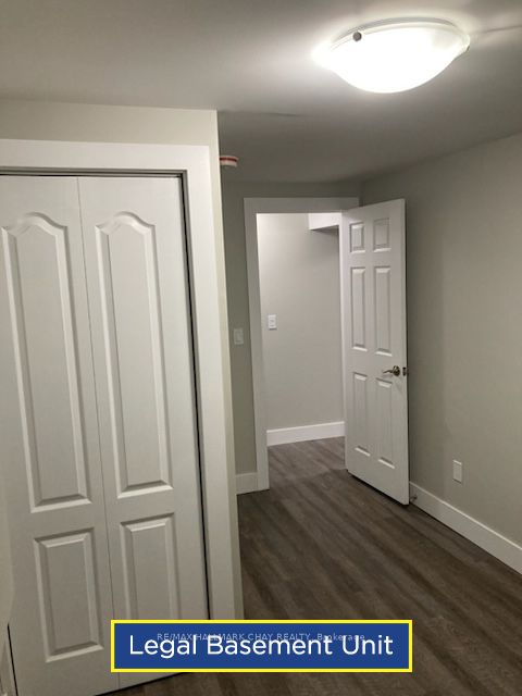 12 Bronte Crescent Property Photo 4