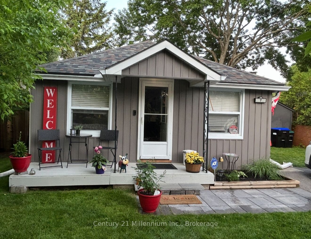7 69th Street N Property Photo 1