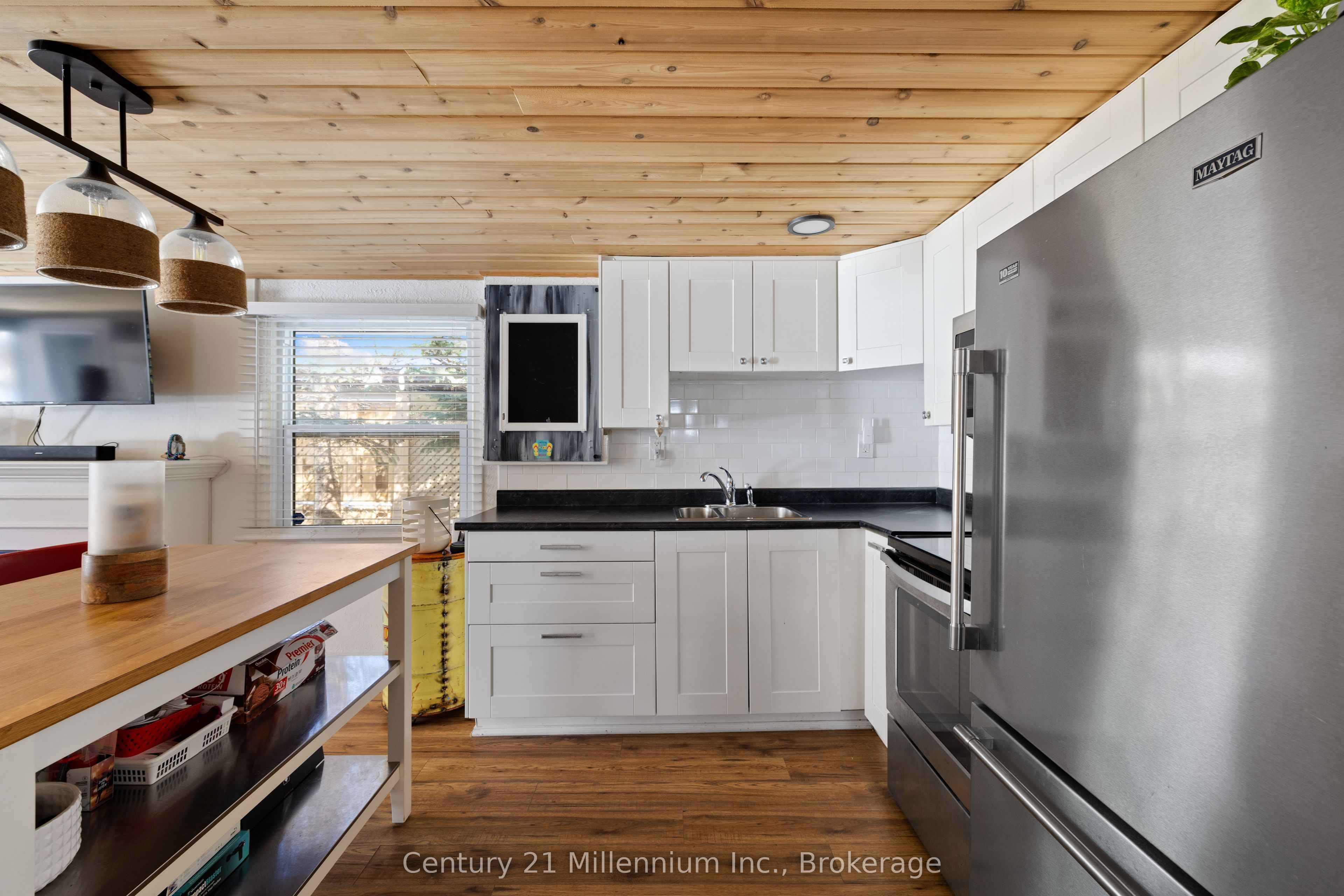 7 69th Street N Property Photo 2