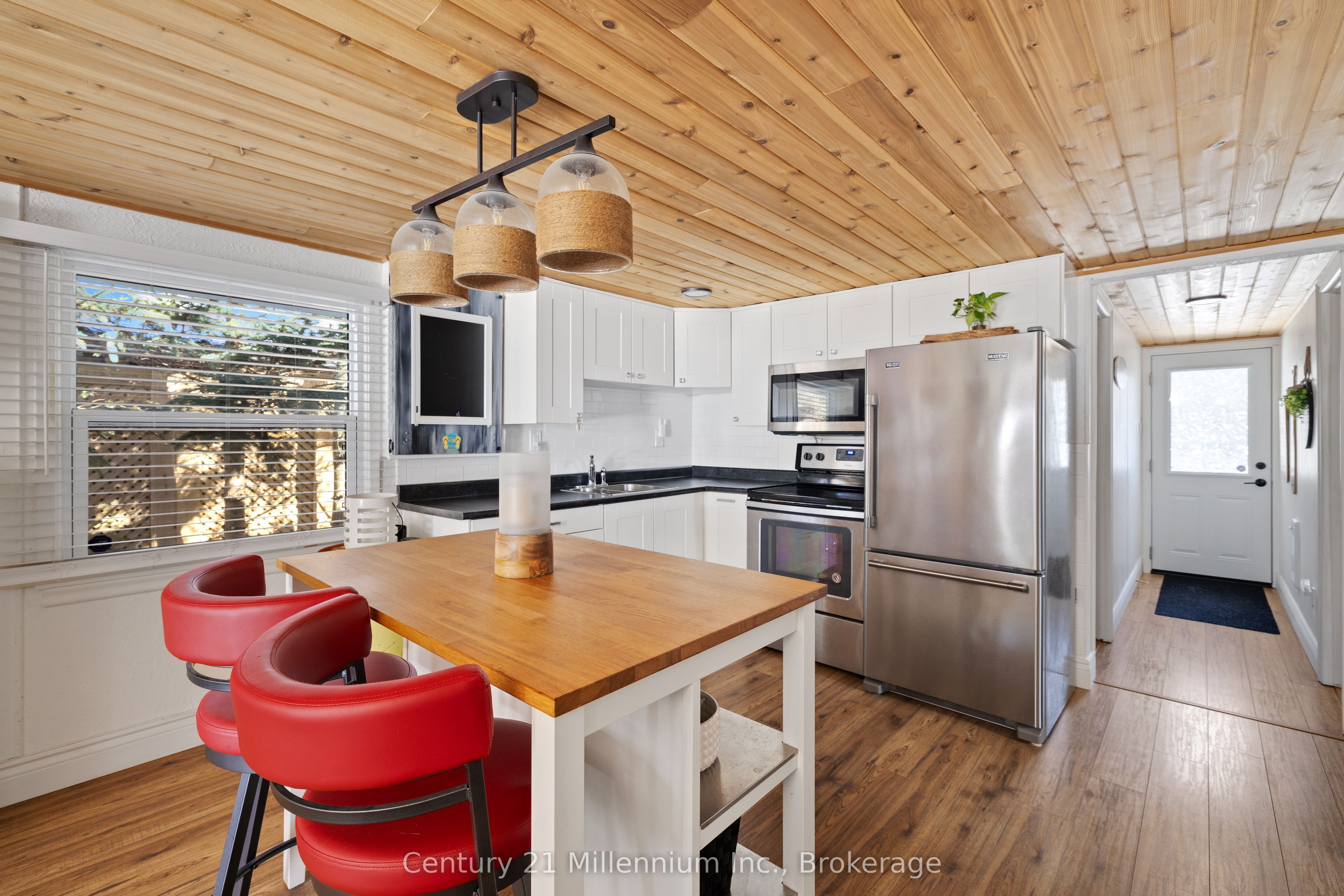 7 69th Street N Property Photo 3