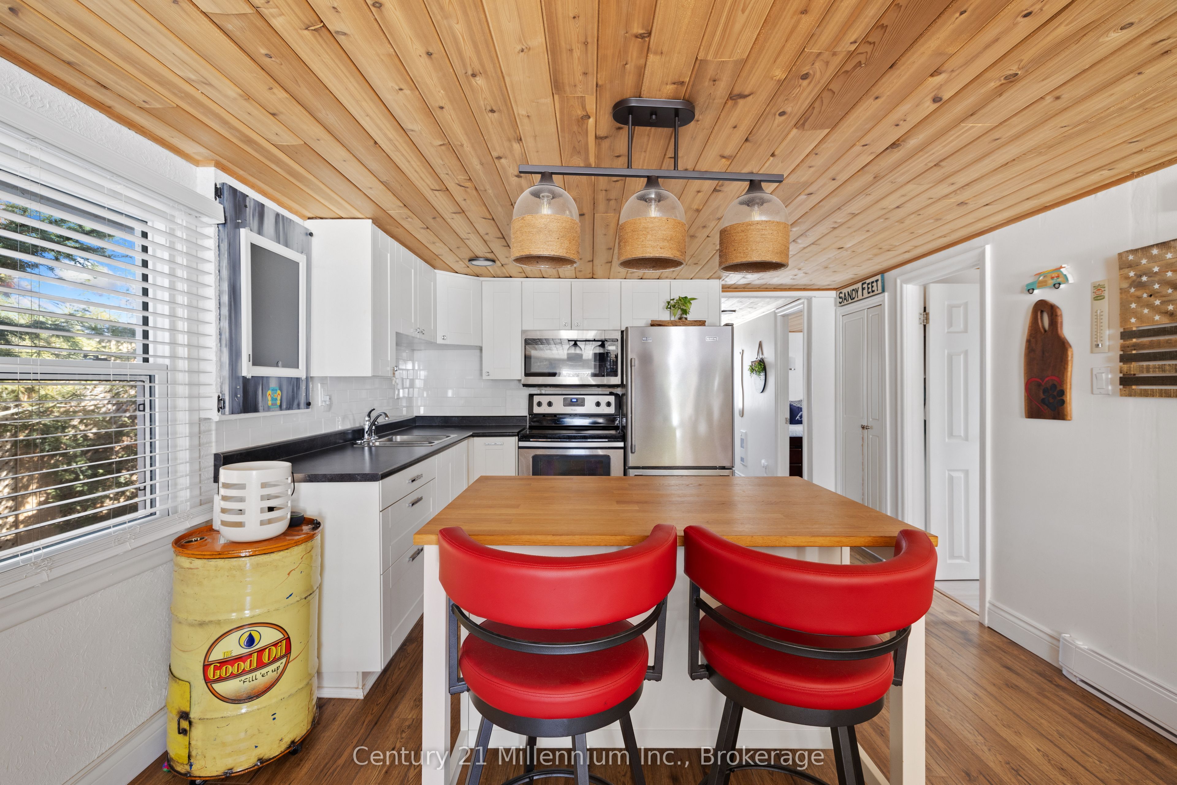 7 69th Street N Property Photo 4