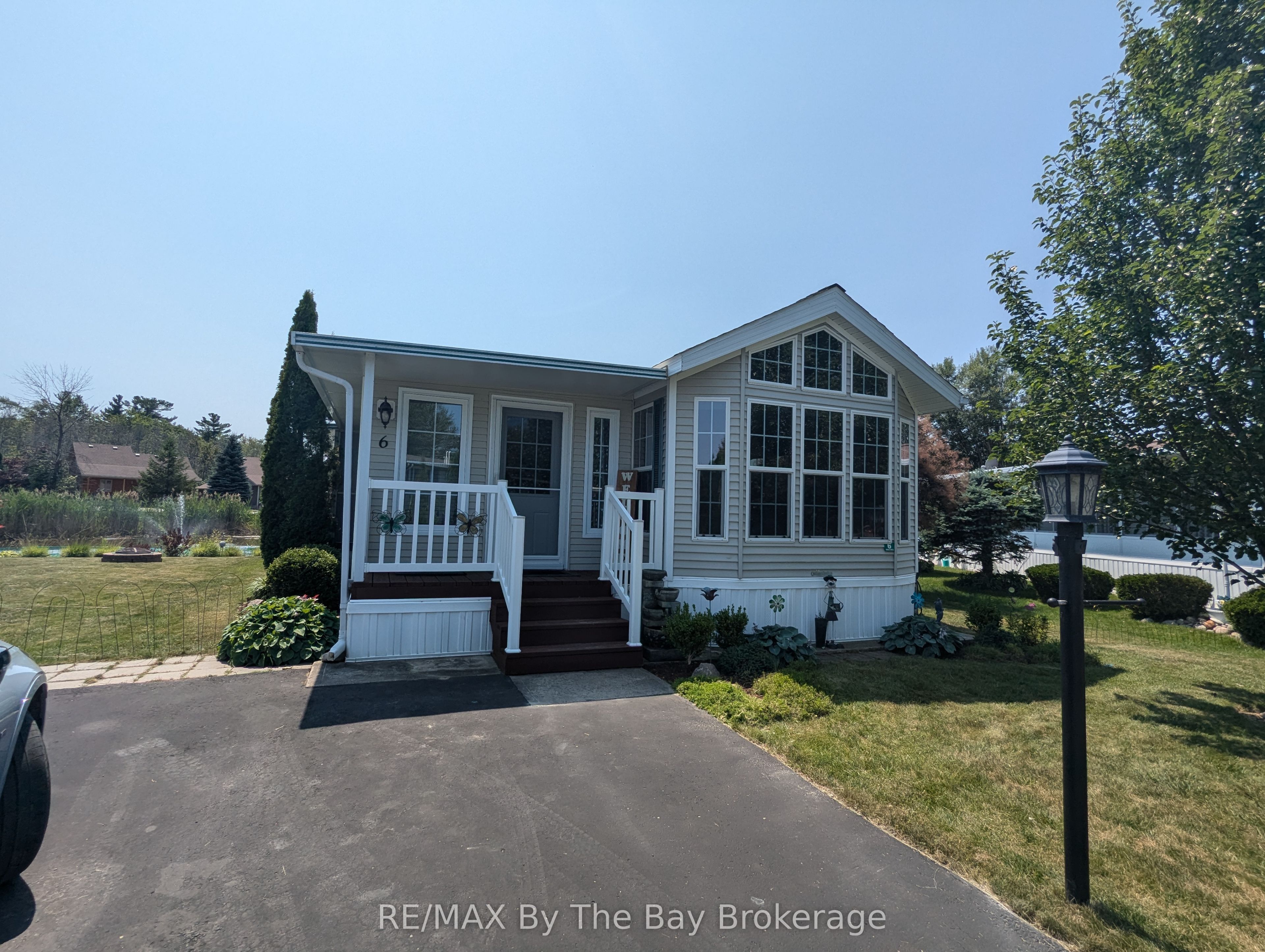 6 HURON Circle Property Photo 1
