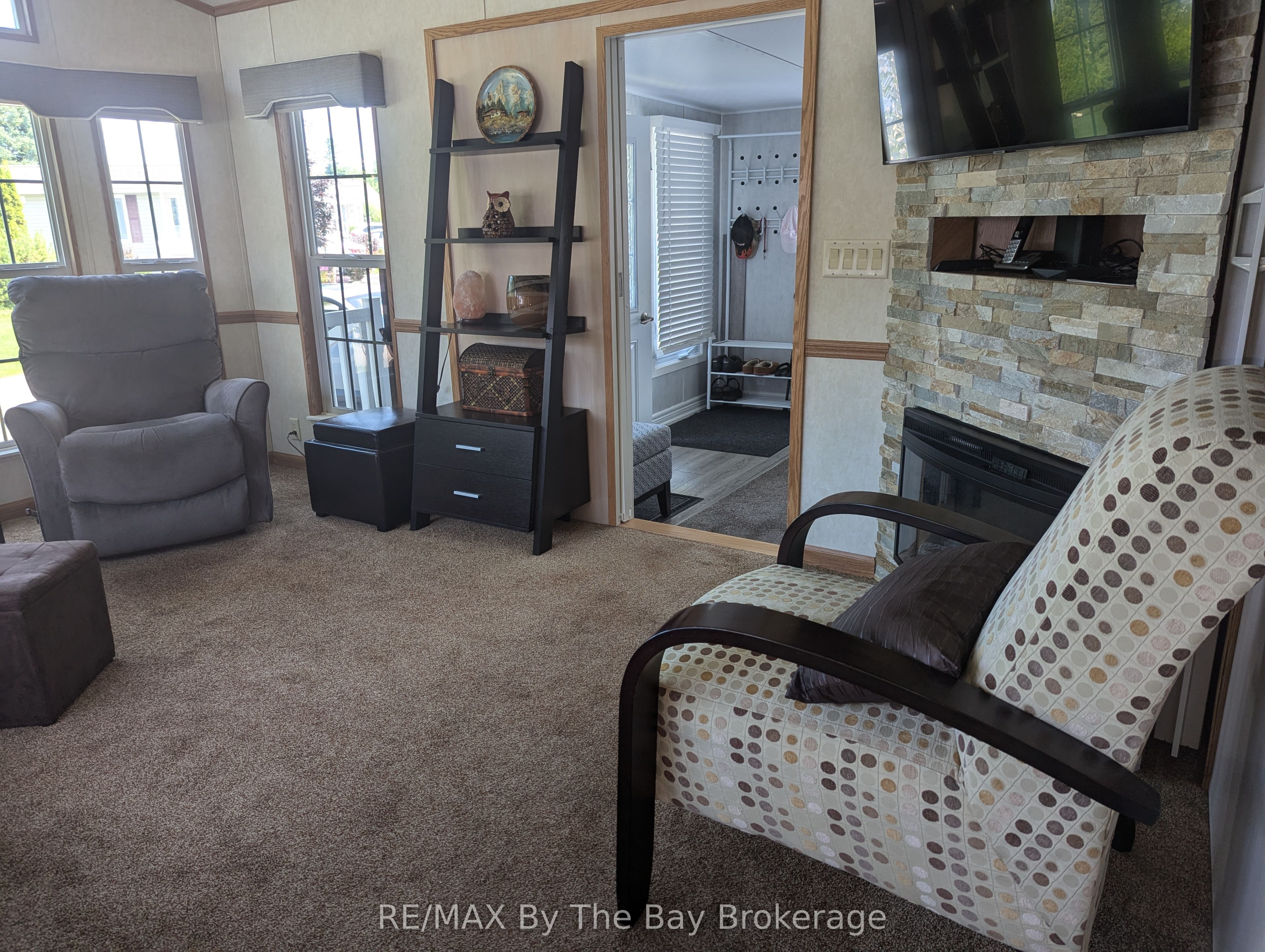 6 Huron Circle Property Photo 10
