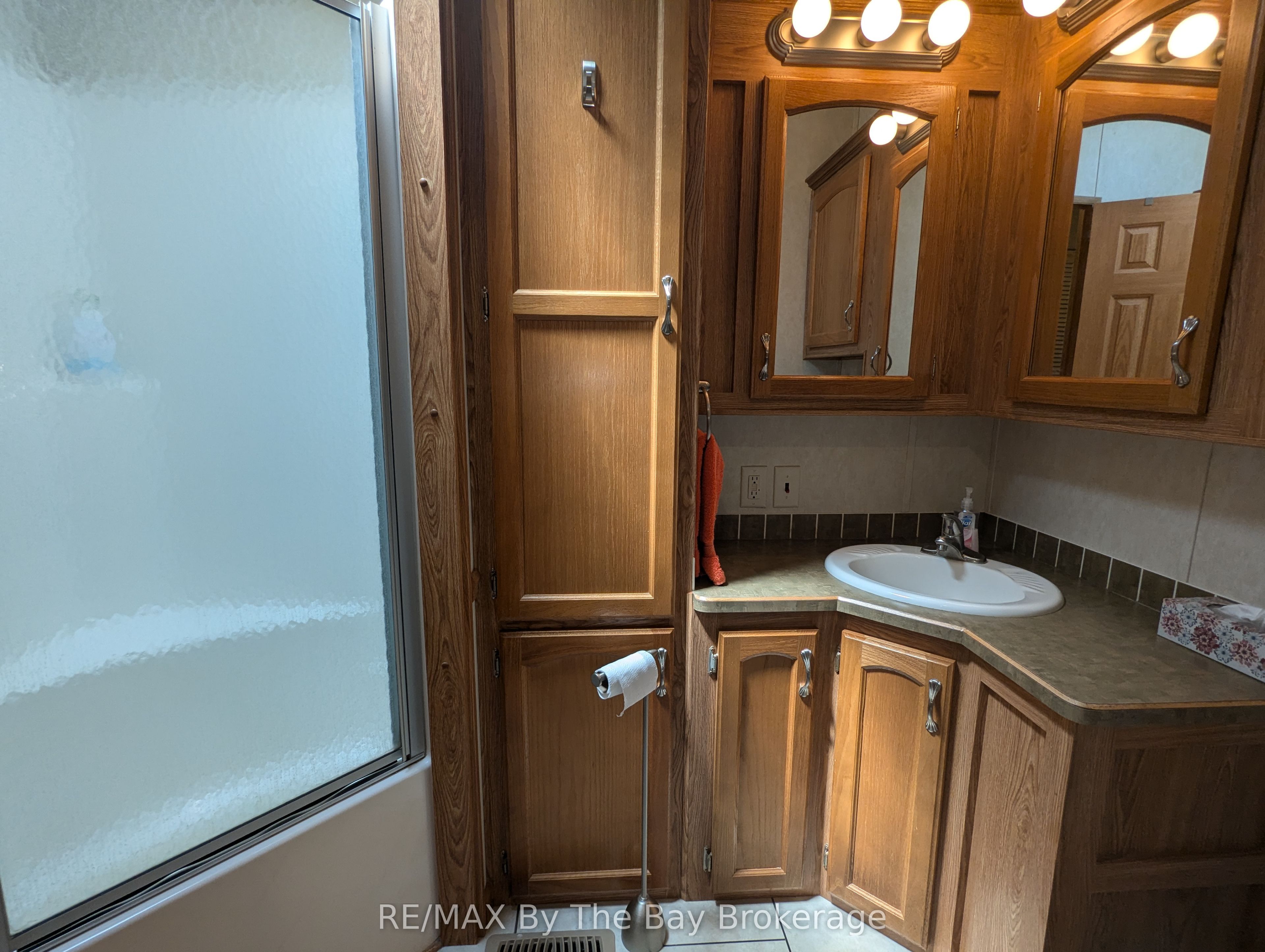6 Huron Circle Property Photo 23