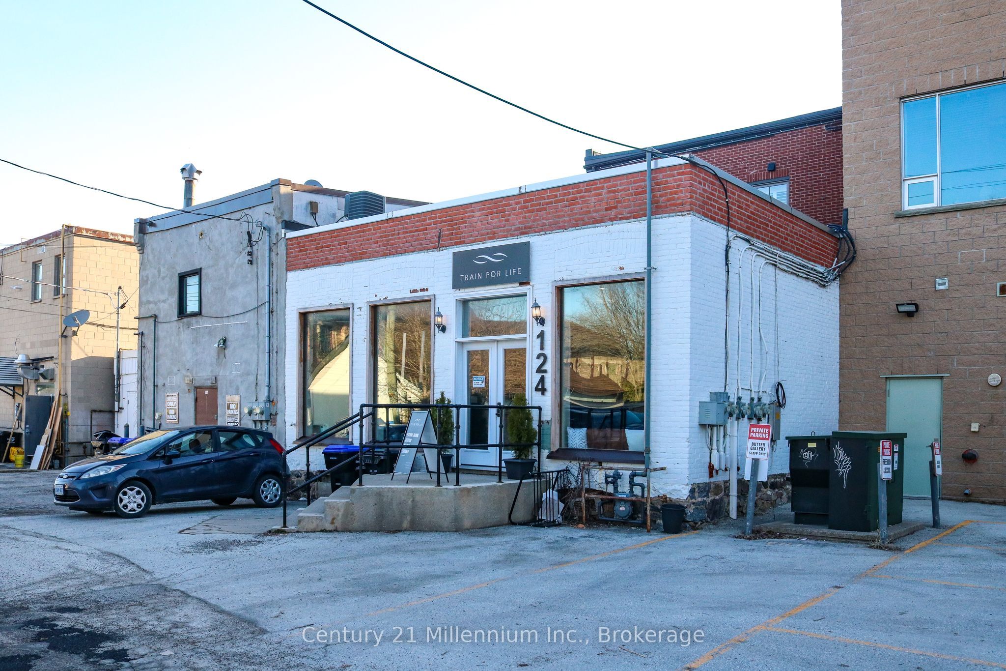124 Hurontario Street Property Photo 3