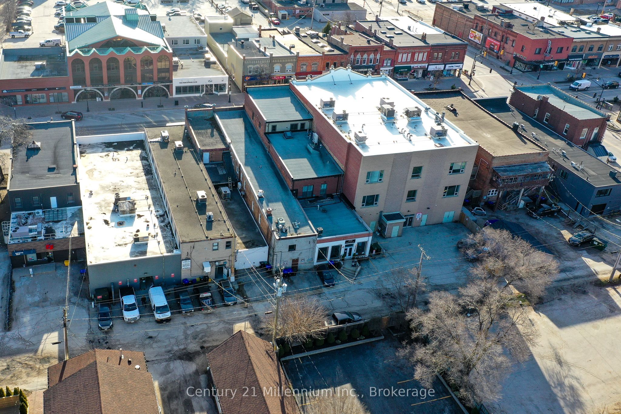 124 Hurontario Street Property Photo 6
