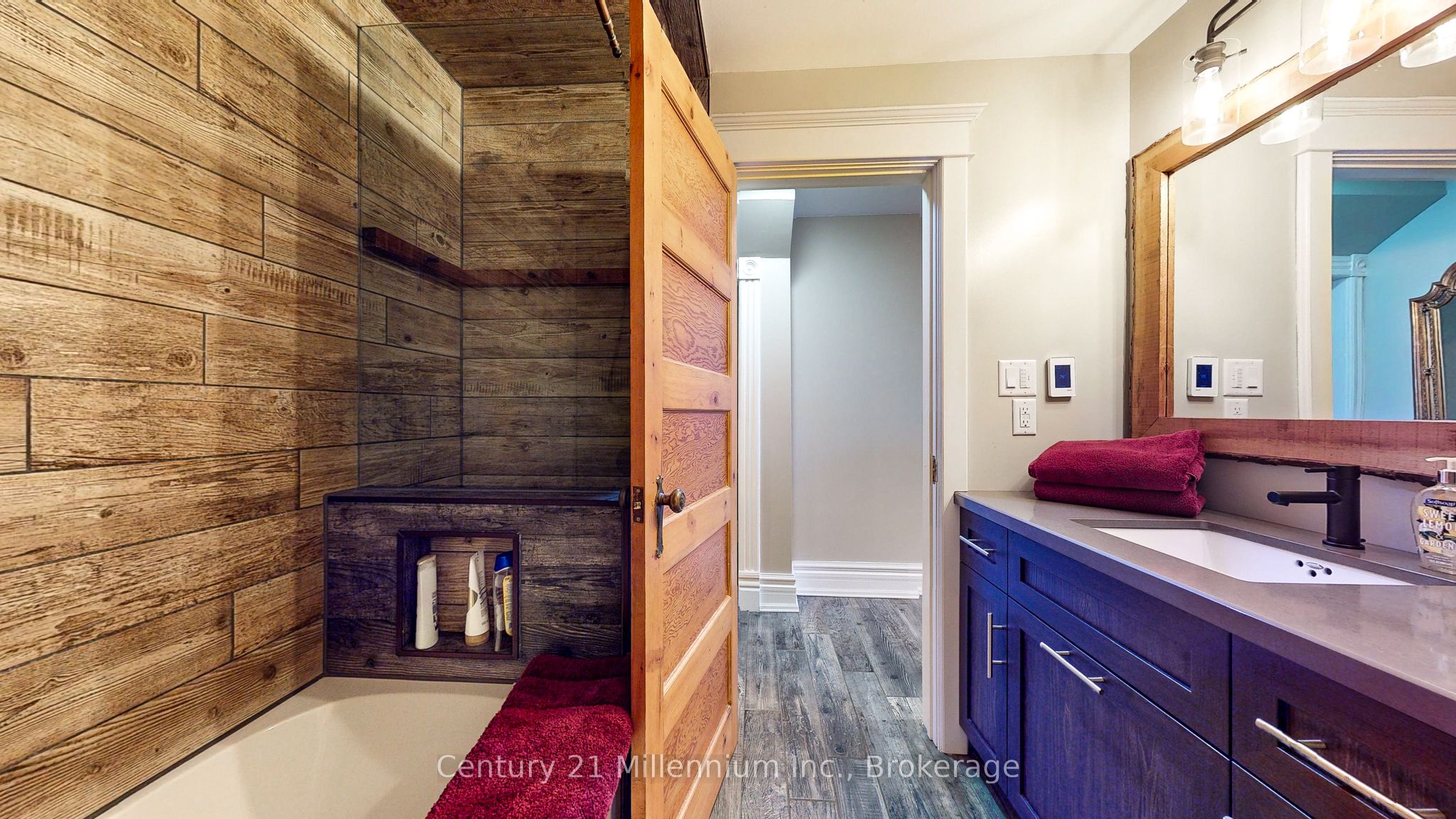 124 Hurontario Street Property Photo 22