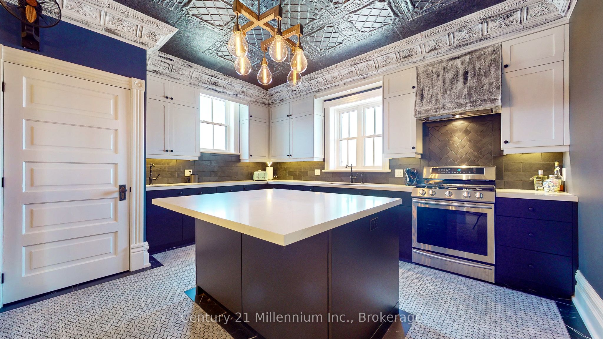 124 Hurontario Street Property Photo 40