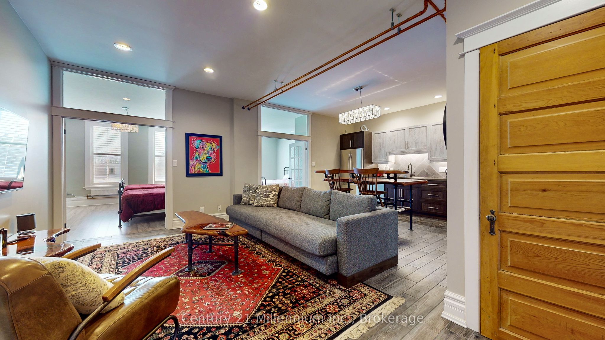 124 Hurontario Street Property Photo 16