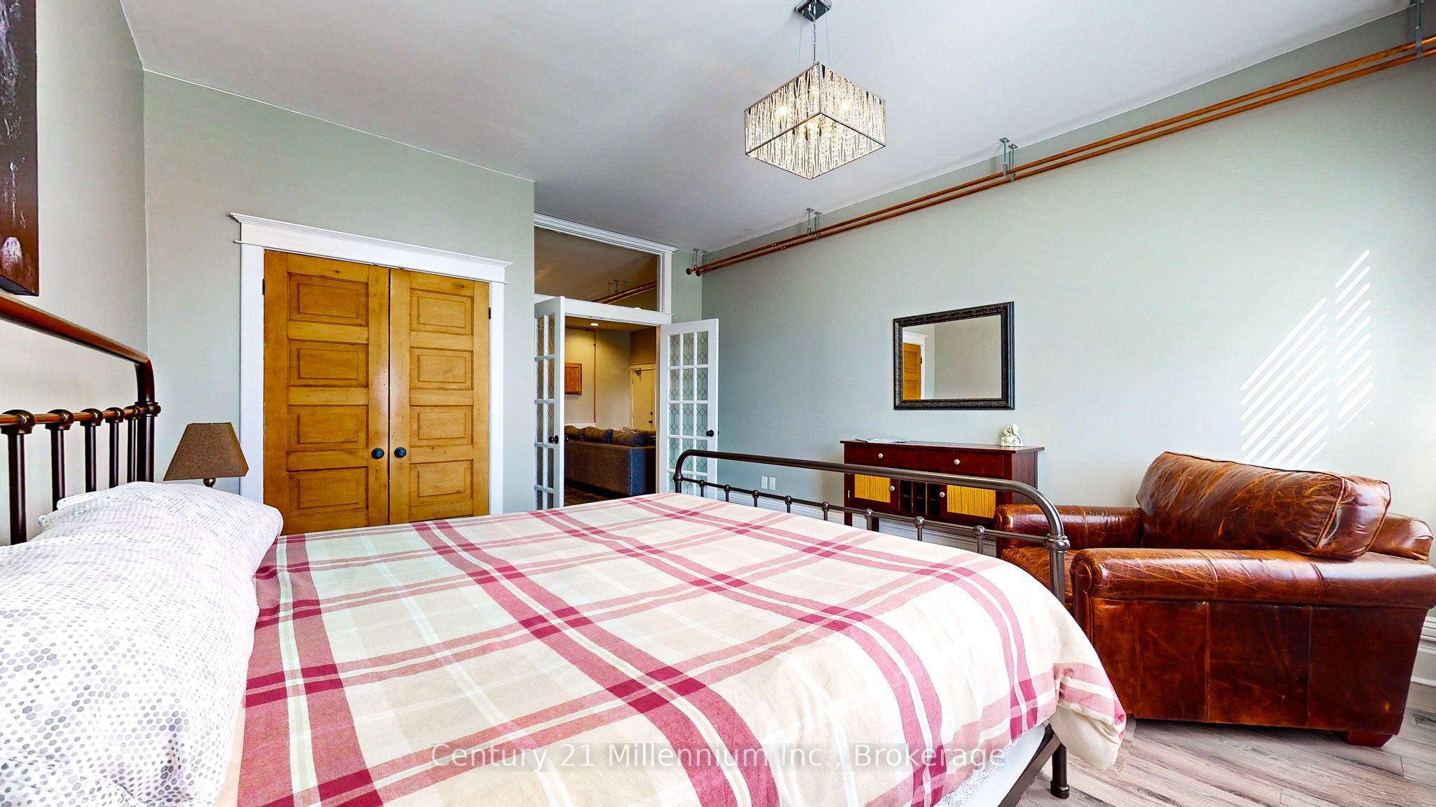 124 Hurontario Street Property Photo 20