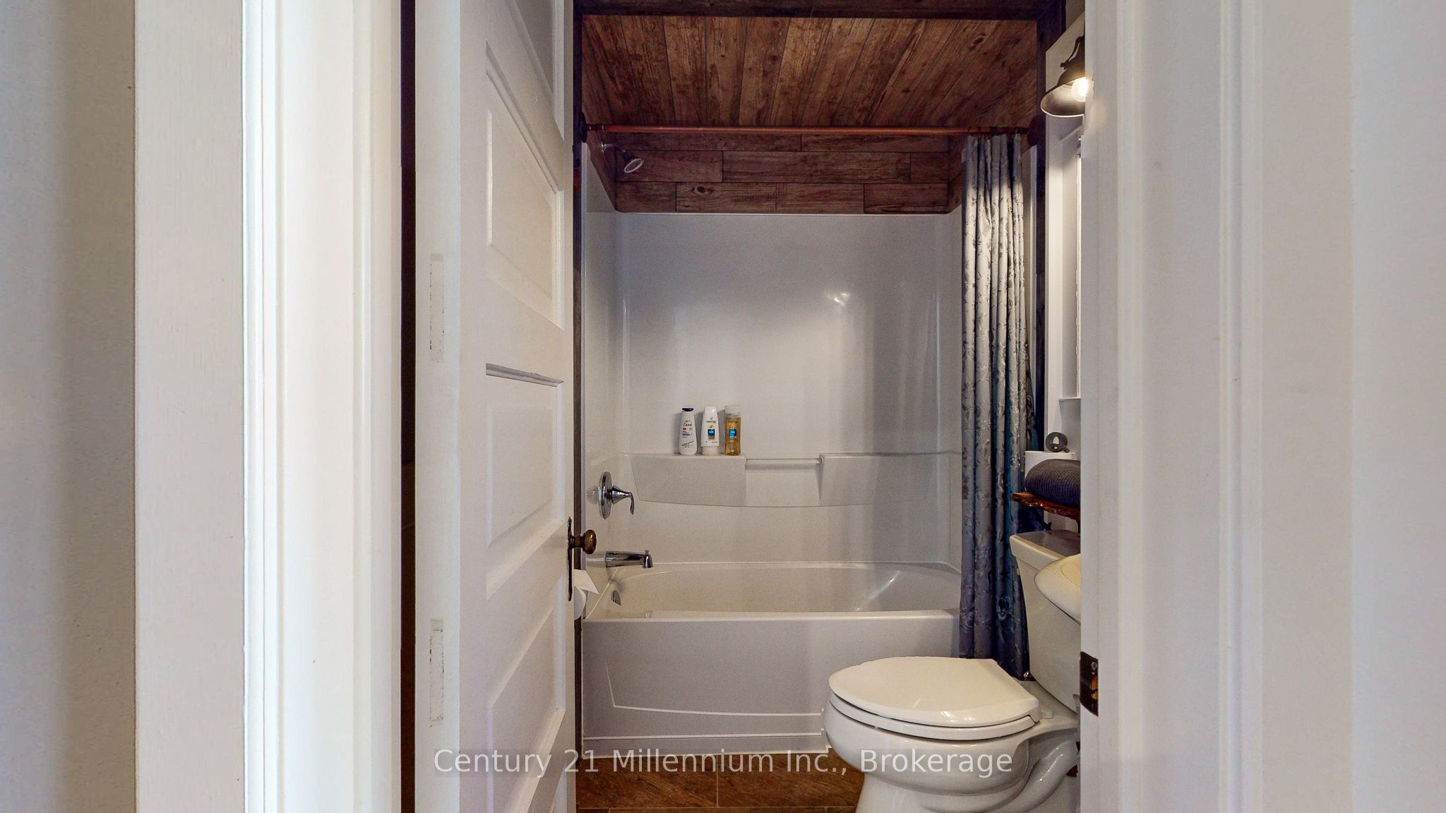 124 Hurontario Street Property Photo 33