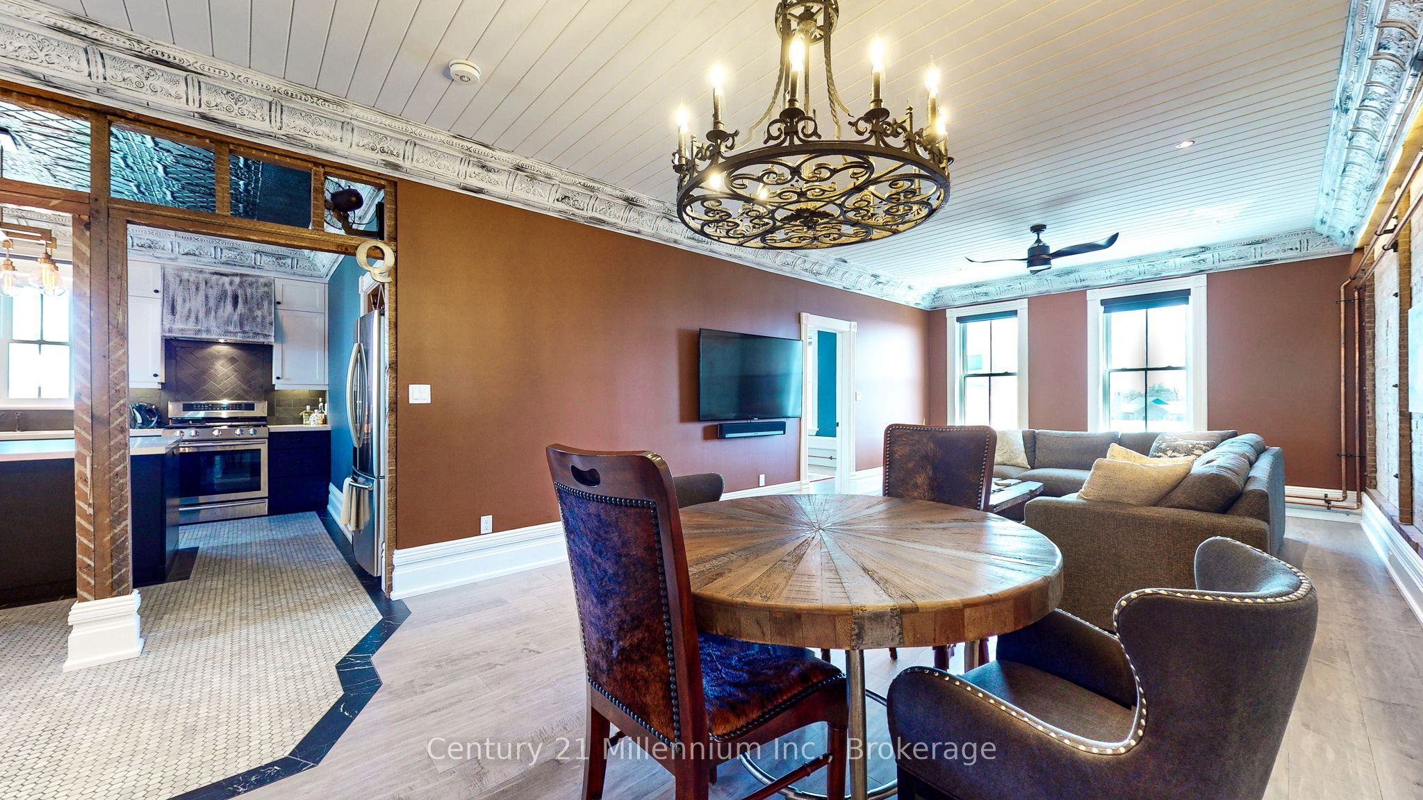 124 Hurontario Street Property Photo 37