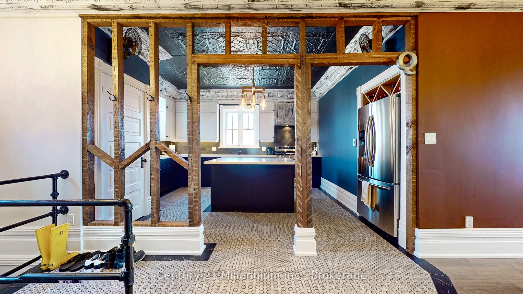 124 Hurontario Street Property Photo 43