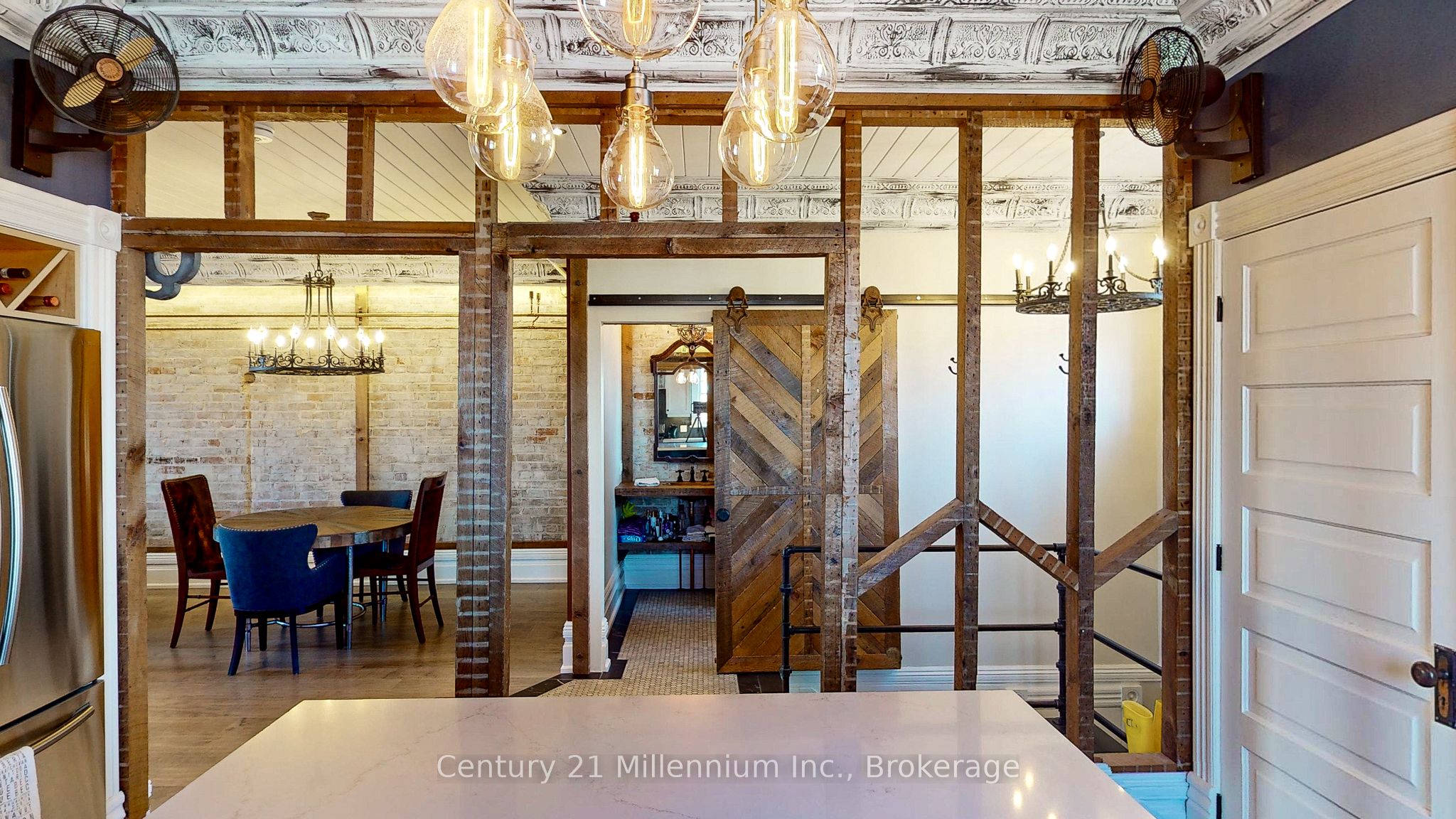 124 Hurontario Street Property Photo 44