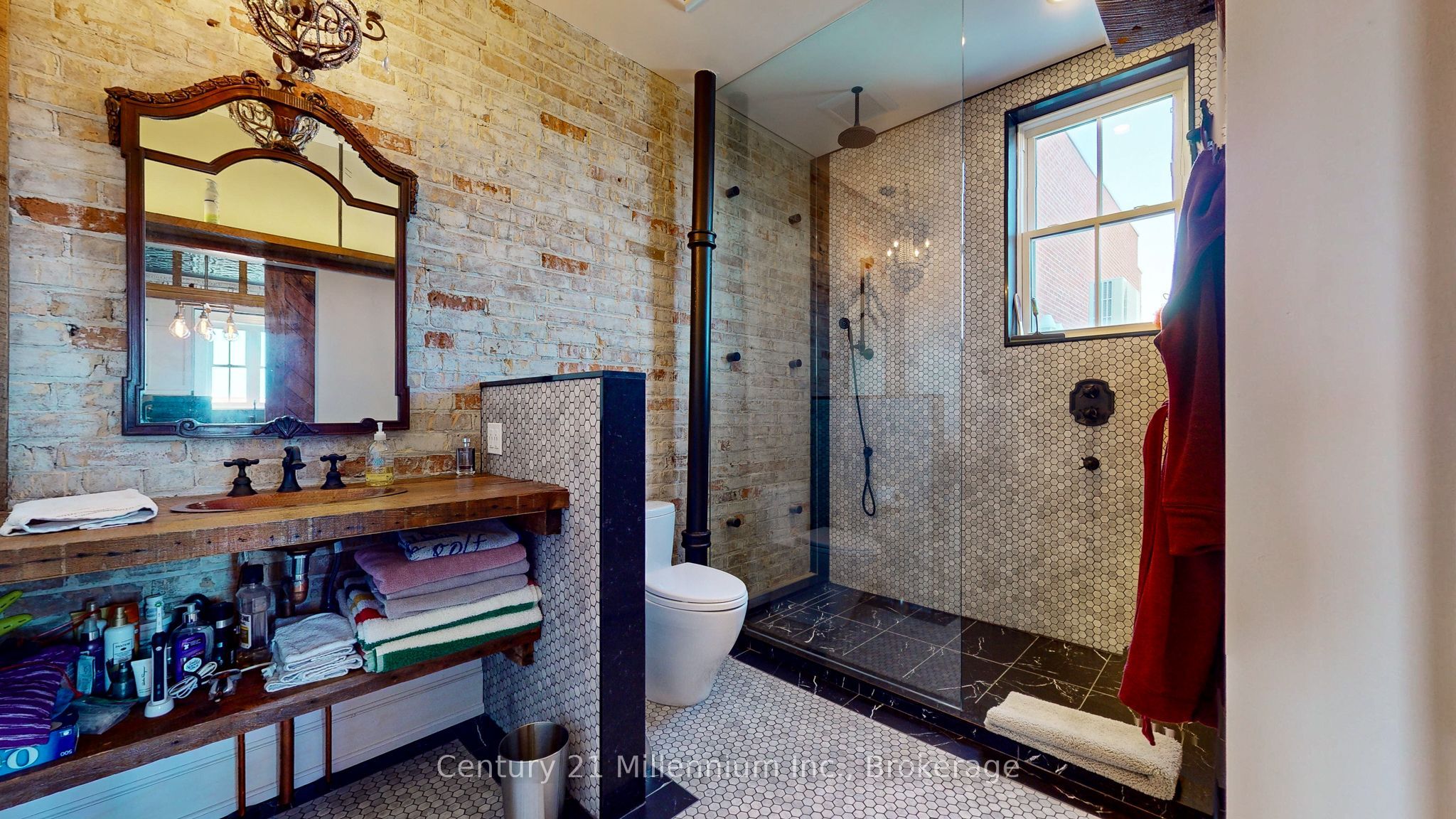 124 Hurontario Street Property Photo 45