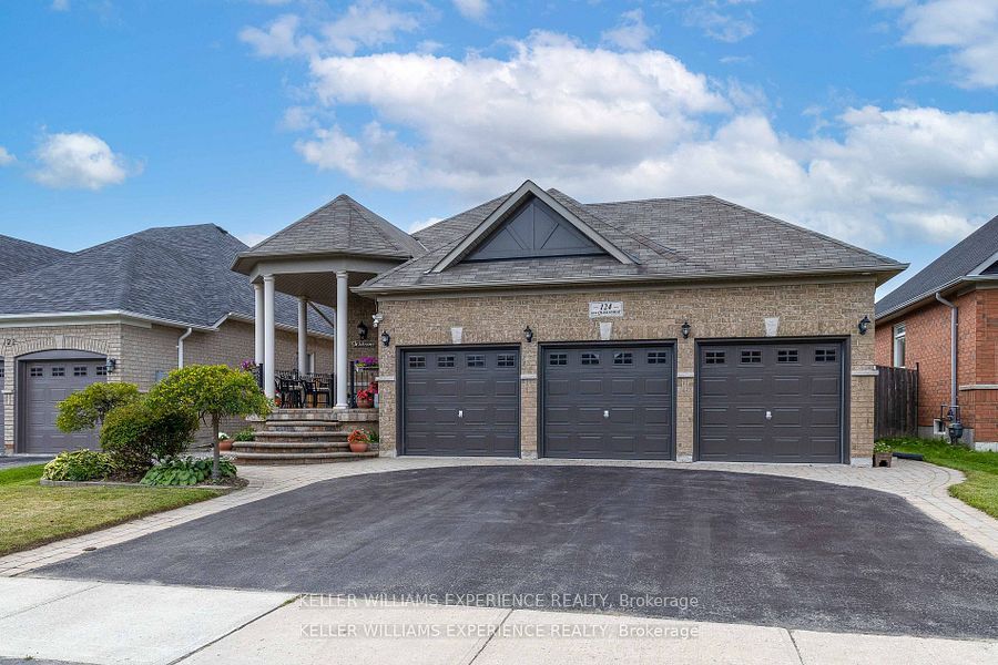 124 The Queensway Property Photo