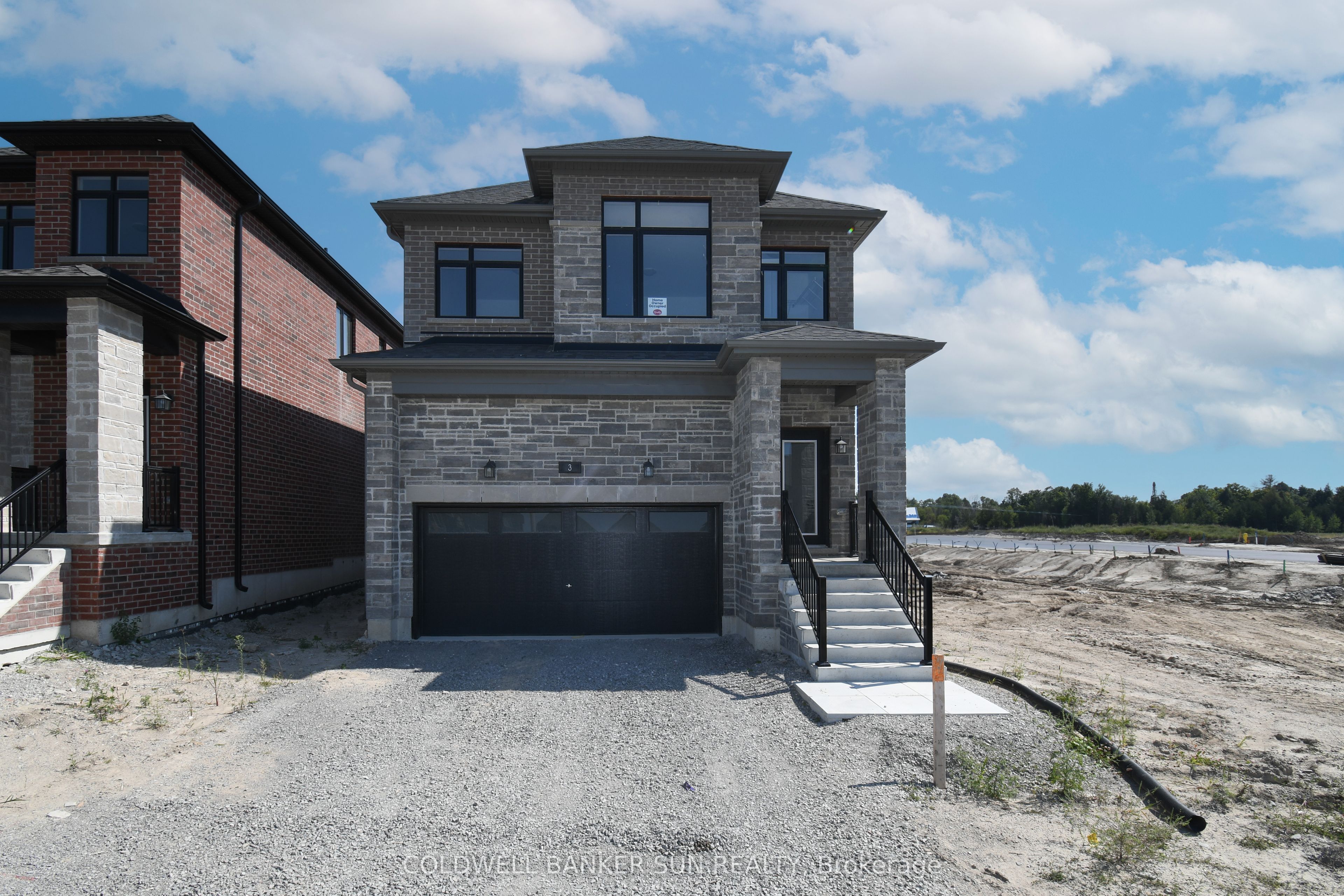 3 Gateway Drive Property Photo 1